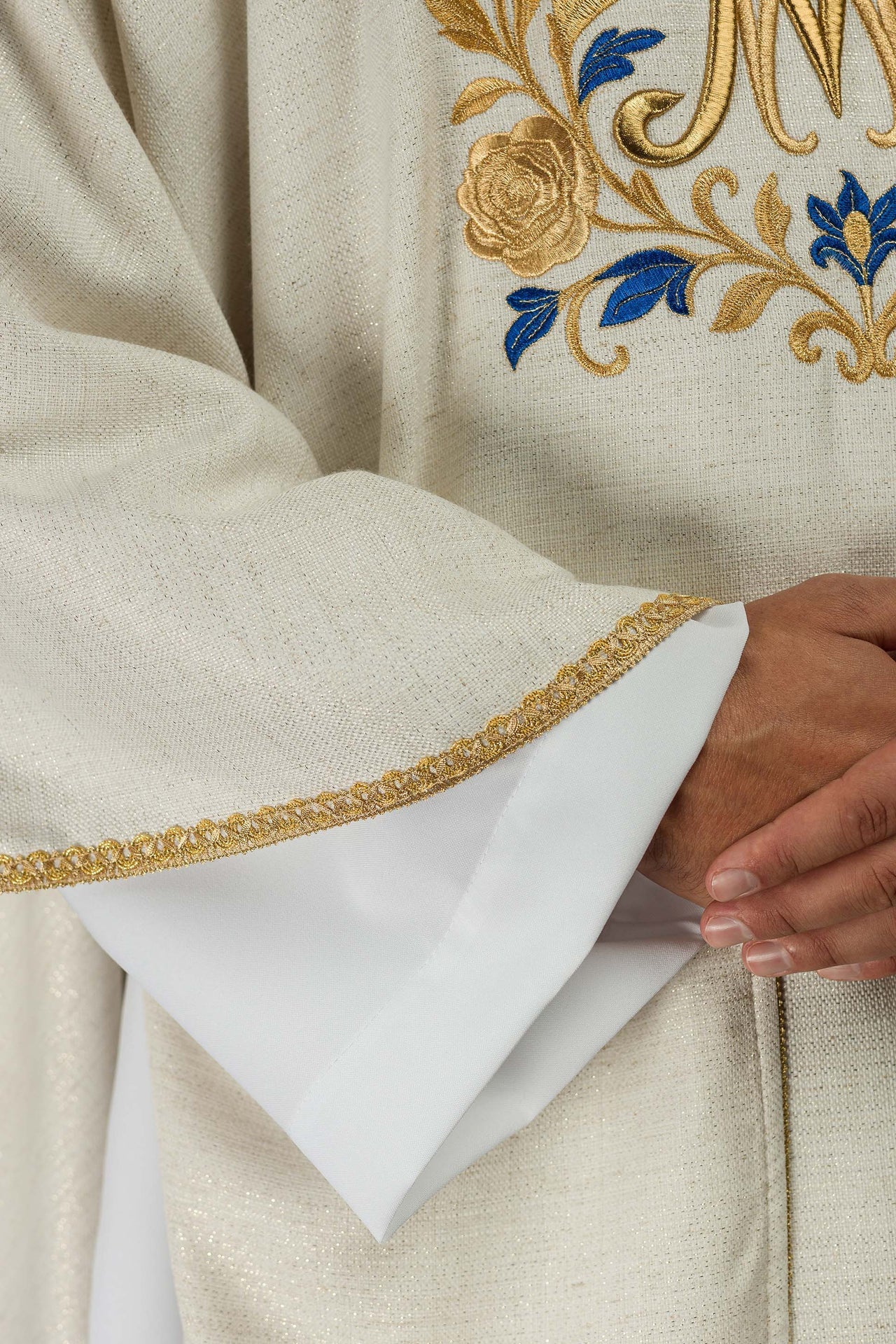 Embroidered Chasuble with Marian Motif in Ecru LE/7045/05 - CHASUBLES.COM
