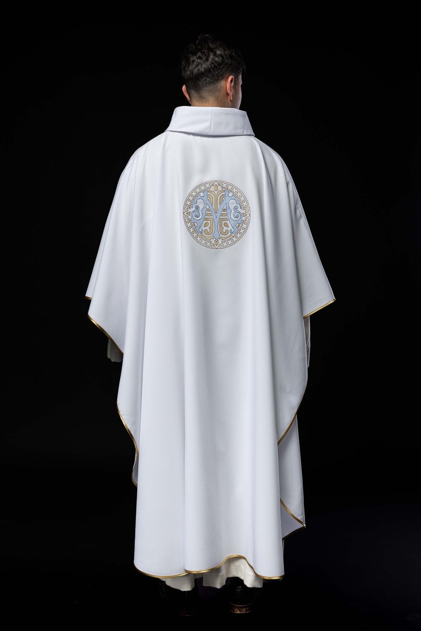Embroidered chasuble with Marian motif, white KOR/275/04/12 BIAŁY - HAFTINAUSA.COM