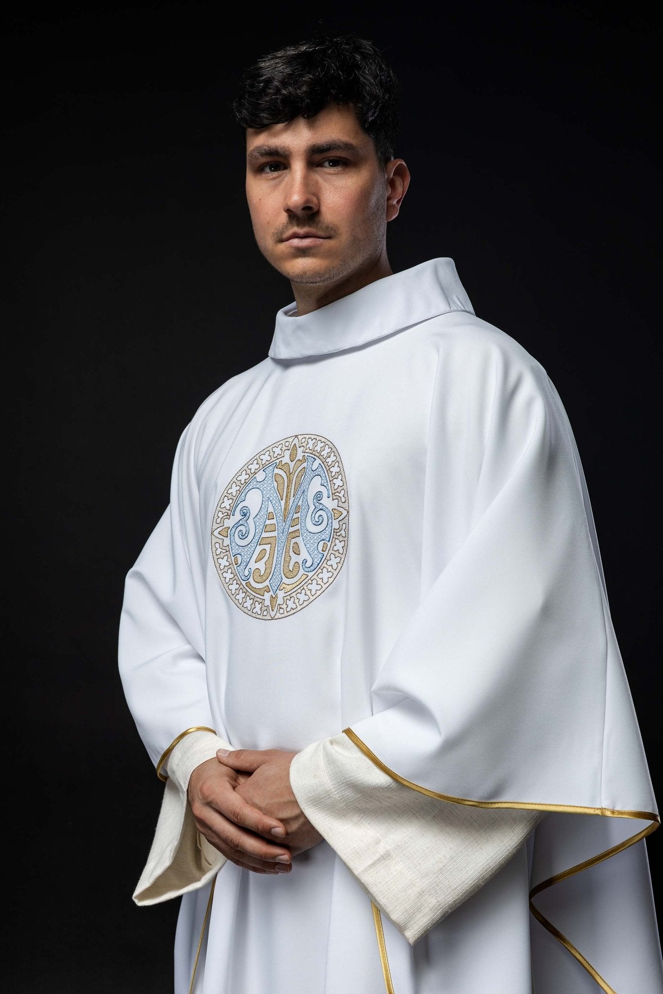 Embroidered chasuble with Marian motif, white KOR/275/04/12 BIAŁY - HAFTINAUSA.COM