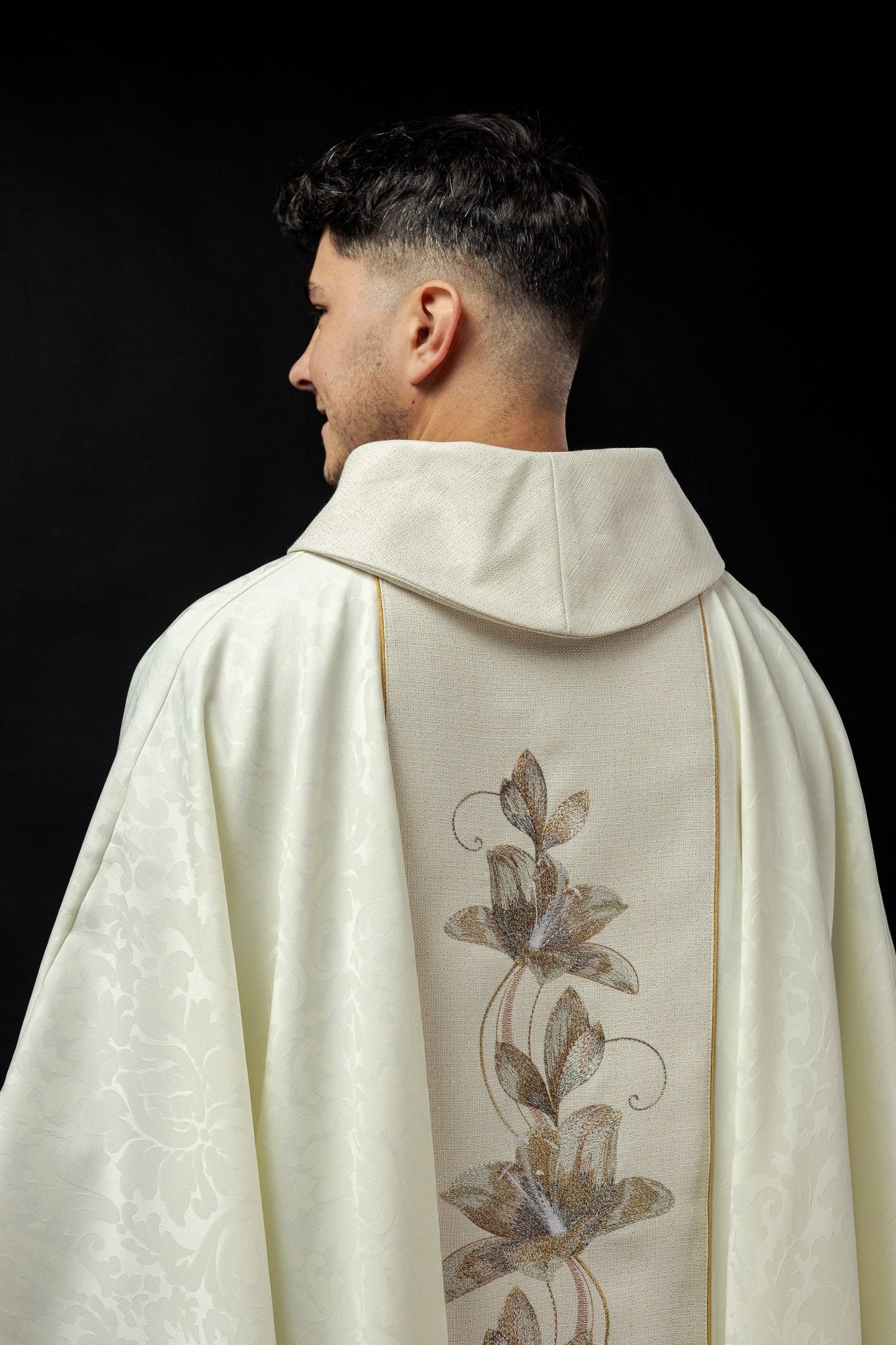 Embroidered chasuble with the image of Our Lady of Guadalupe KOW2/011/05/81 - HAFTINAUSA.COM