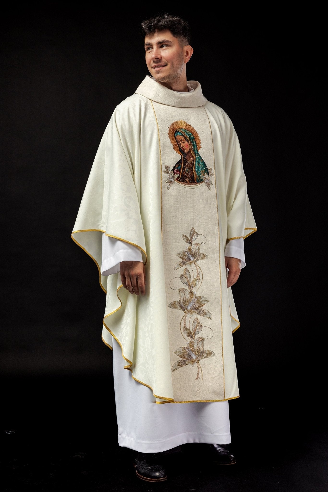 Embroidered chasuble with the image of Our Lady of Guadalupe KOW2/011/05/81 - HAFTINAUSA.COM