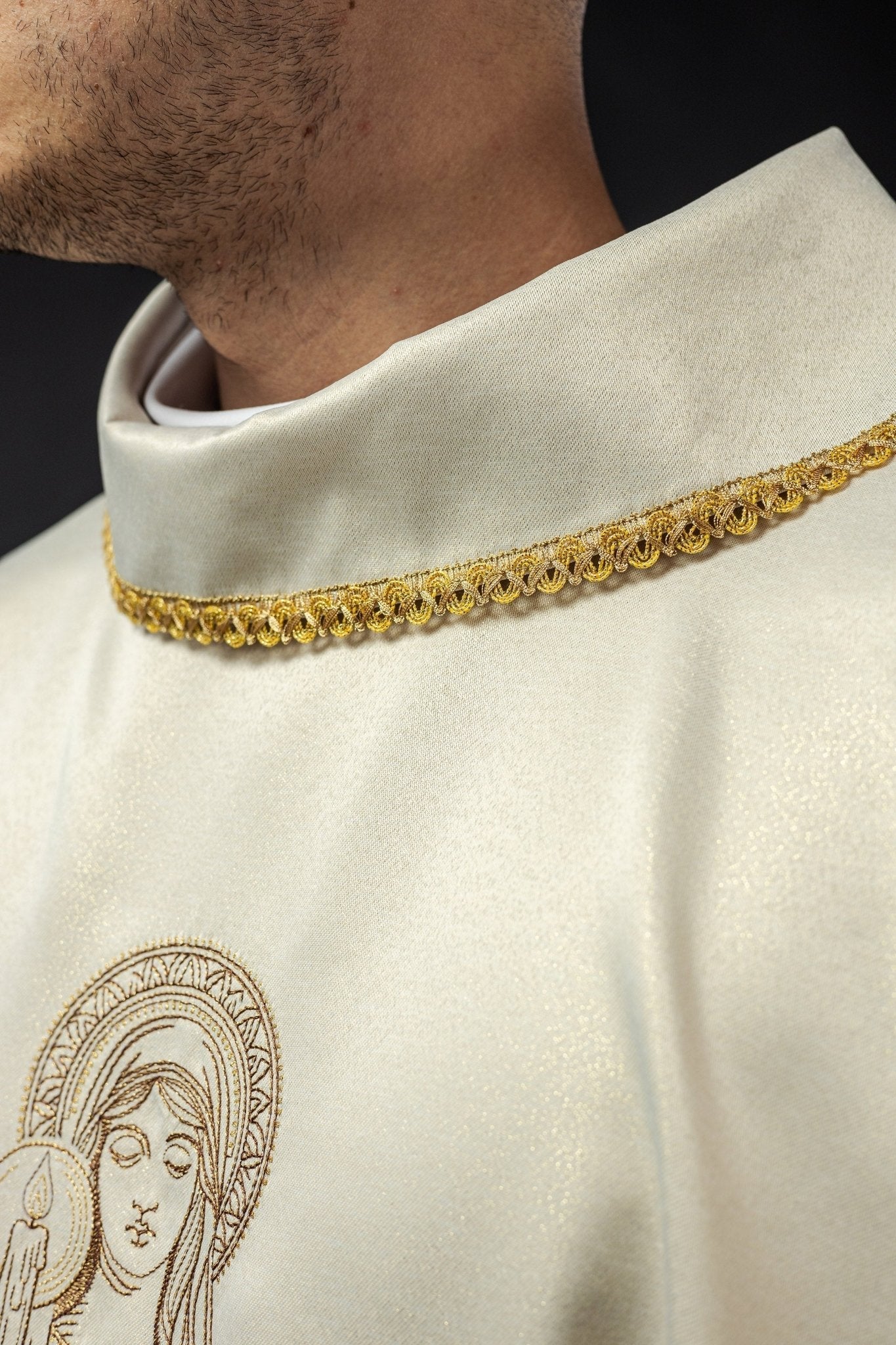 Embroidered chasuble with the image of Our Lady of Thunder KOW2/021/05/54 - HAFTINAUSA.COM