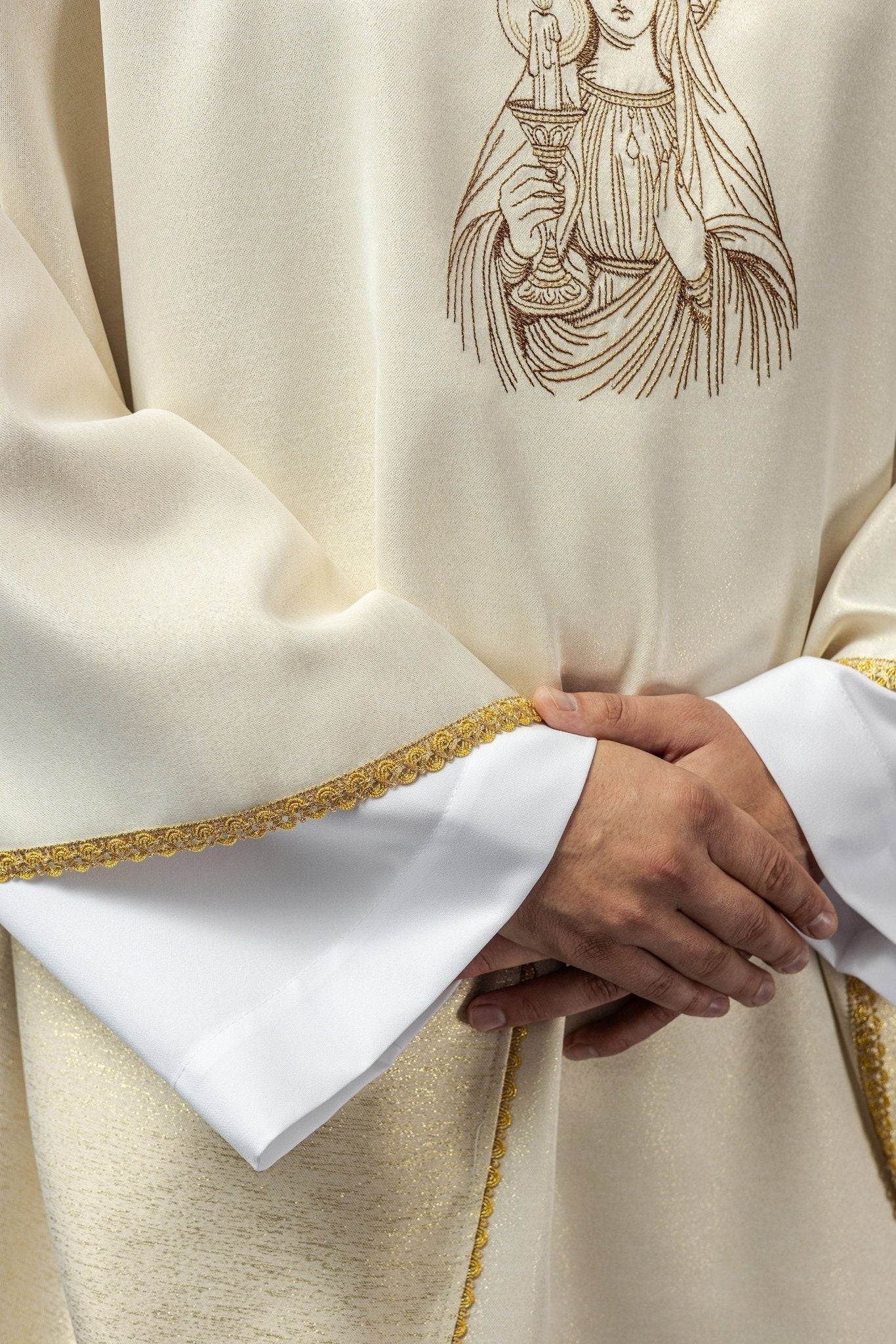 Embroidered chasuble with the image of Our Lady of Thunder KOW2/021/05/54 - HAFTINAUSA.COM