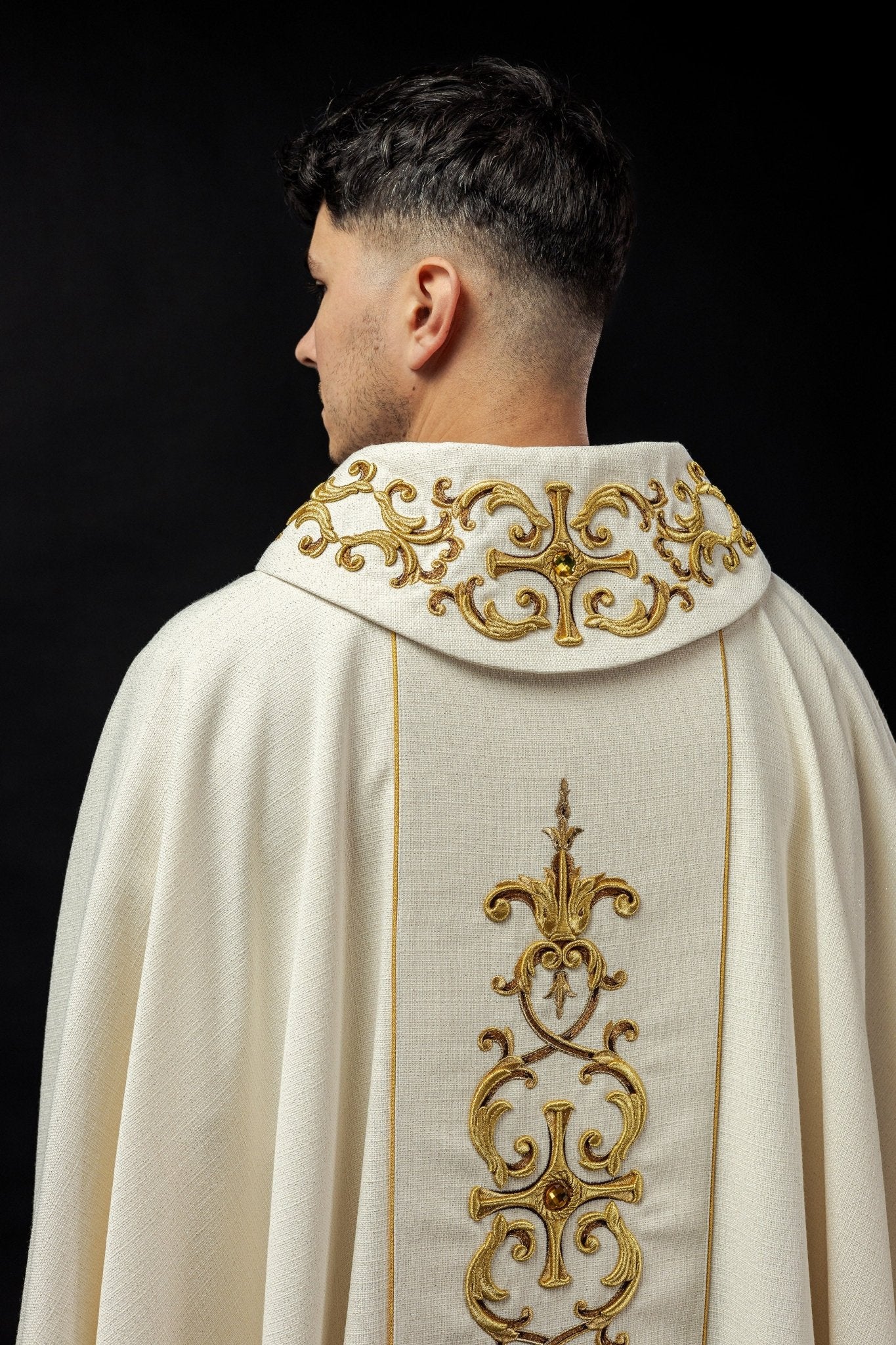 Embroidered chasuble with the image of Saint Anthony KOW2/019/05/71 - HAFTINAUSA.COM