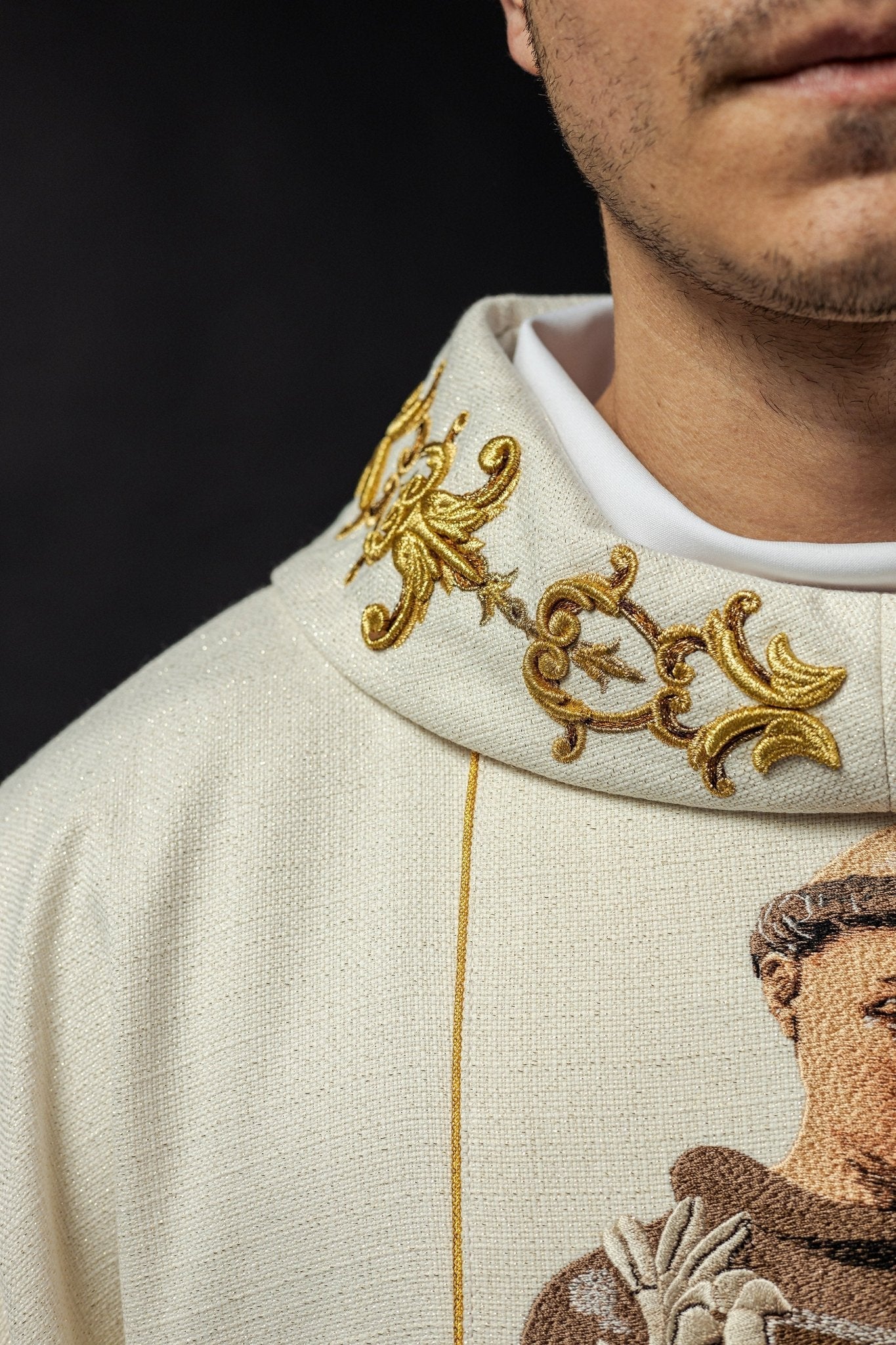 Embroidered chasuble with the image of Saint Anthony KOW2/019/05/71 - HAFTINAUSA.COM