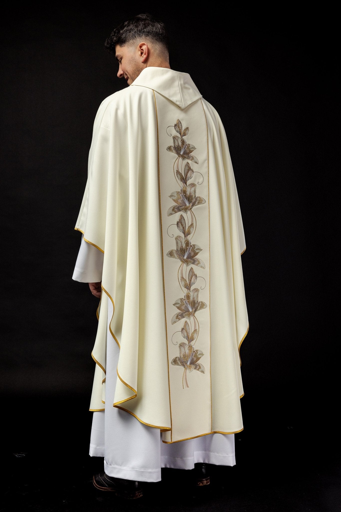 Embroidered chasuble with the image of Saint Anthony KOW2/016/05/53 - HAFTINAUSA.COM