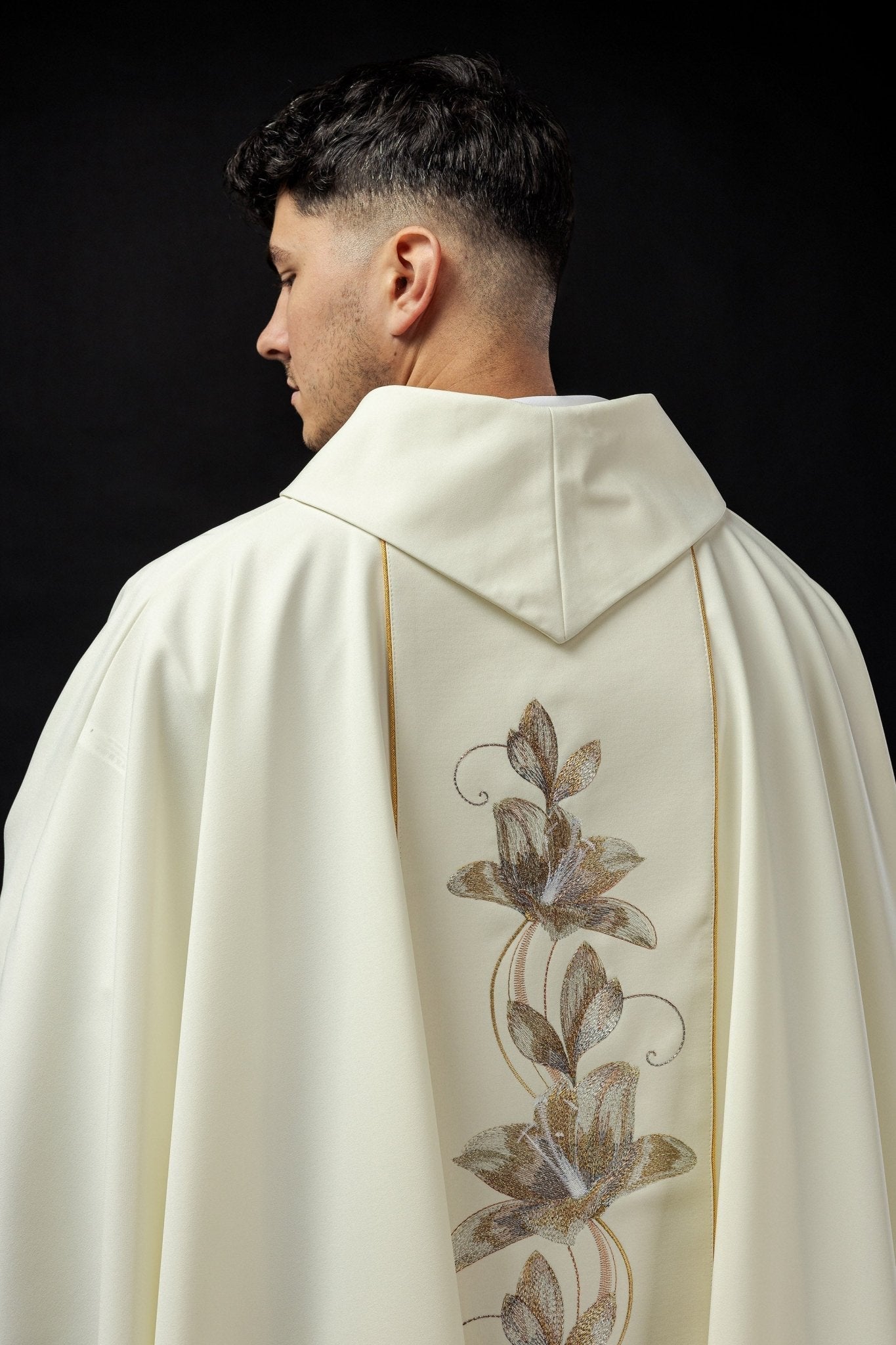 Embroidered chasuble with the image of Saint Anthony KOW2/016/05/53 - HAFTINAUSA.COM