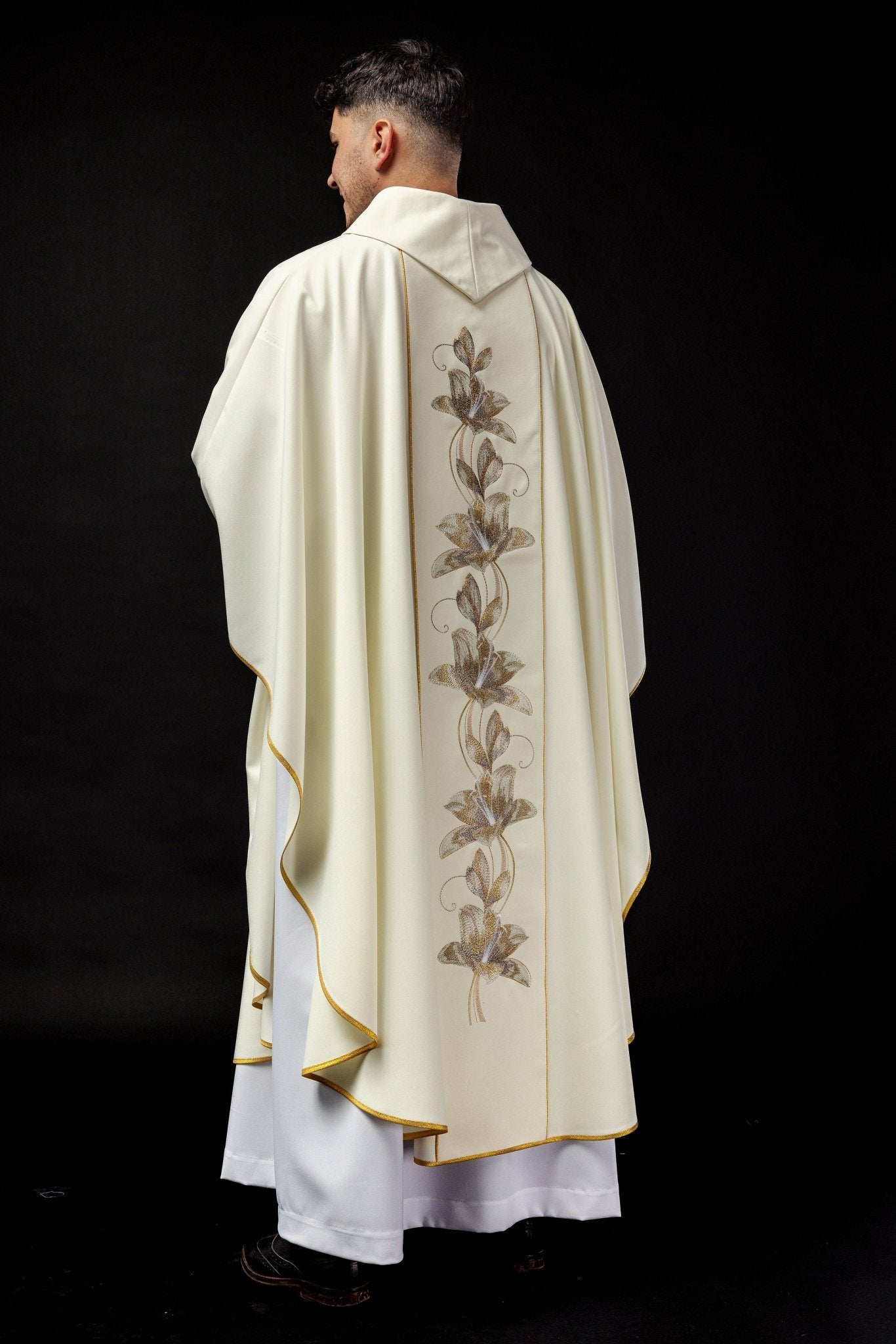 Embroidered chasuble with the image of Saint Anthony KOW2/016/05/53 - HAFTINAUSA.COM