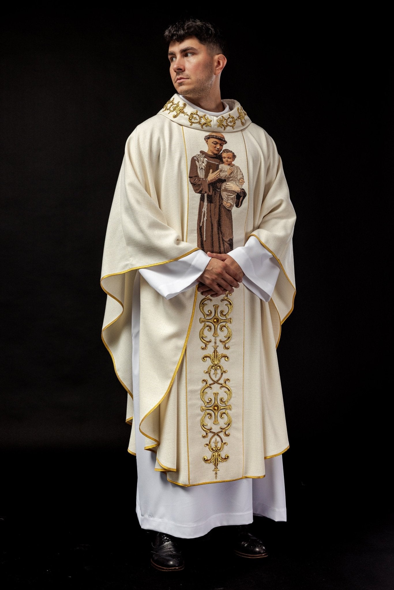 Embroidered chasuble with the image of Saint Anthony KOW2/019/05/71 - HAFTINAUSA.COM