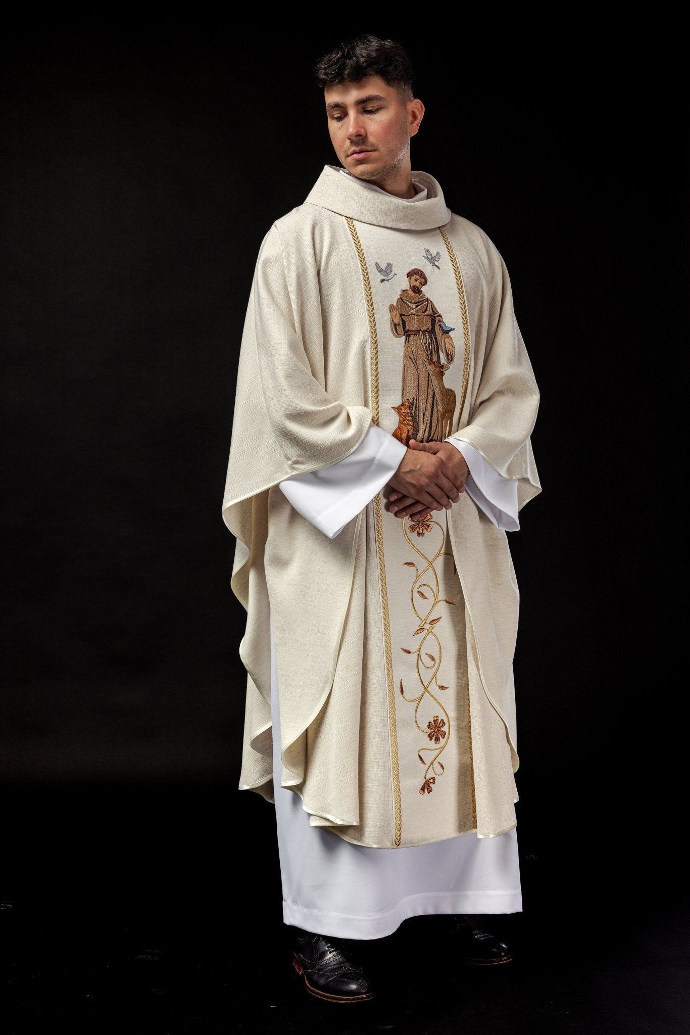 Embroidered chasuble with the image of St. Francis KOW2/017/05/49 - HAFTINAUSA.COM