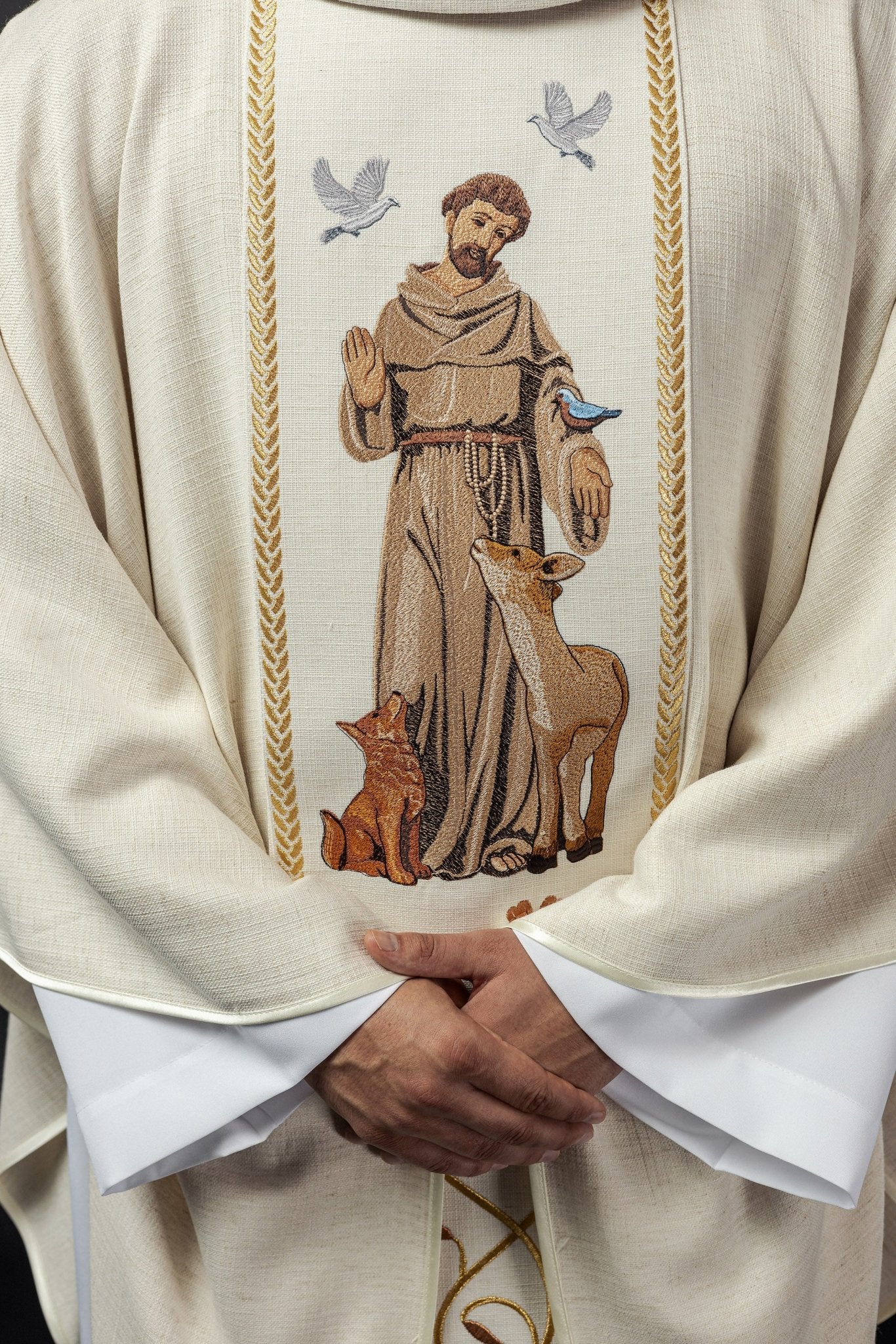 Embroidered chasuble with the image of St. Francis KOW2/017/05/49 - HAFTINAUSA.COM
