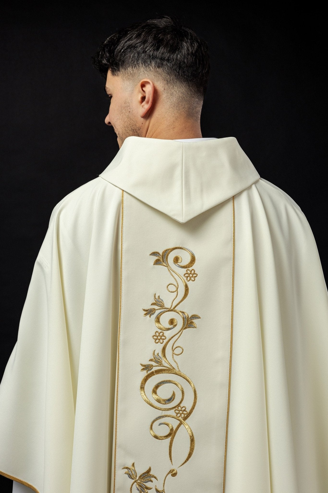 Embroidered chasuble with the image of St. Joseph KOW2/012/05/01 - HAFTINAUSA.COM