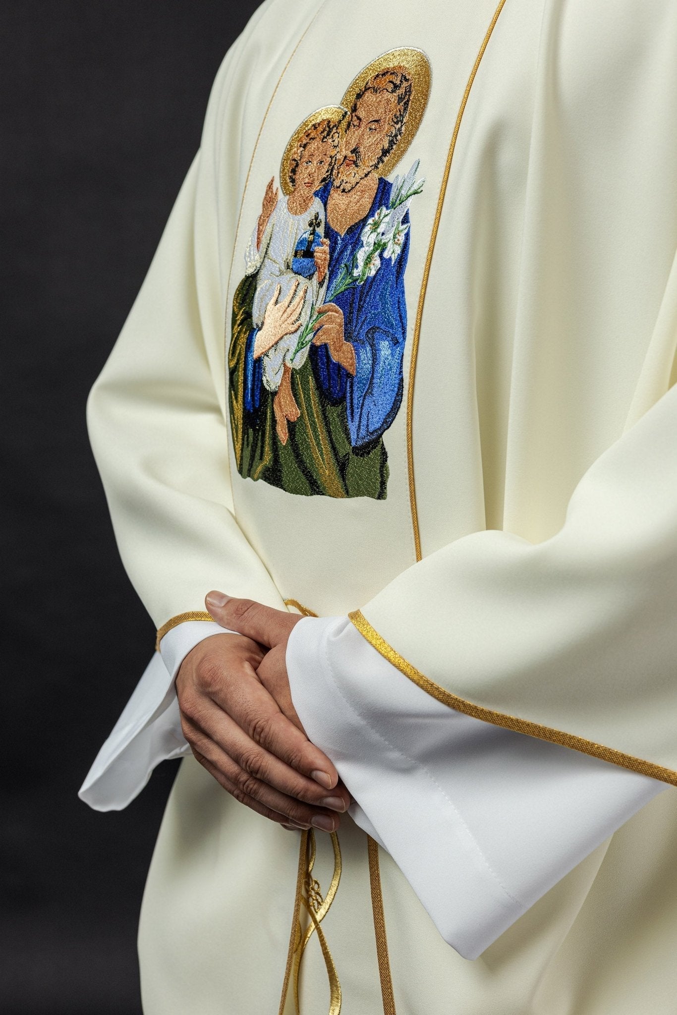 Embroidered chasuble with the image of St. Joseph KOW2/012/05/01 - HAFTINAUSA.COM