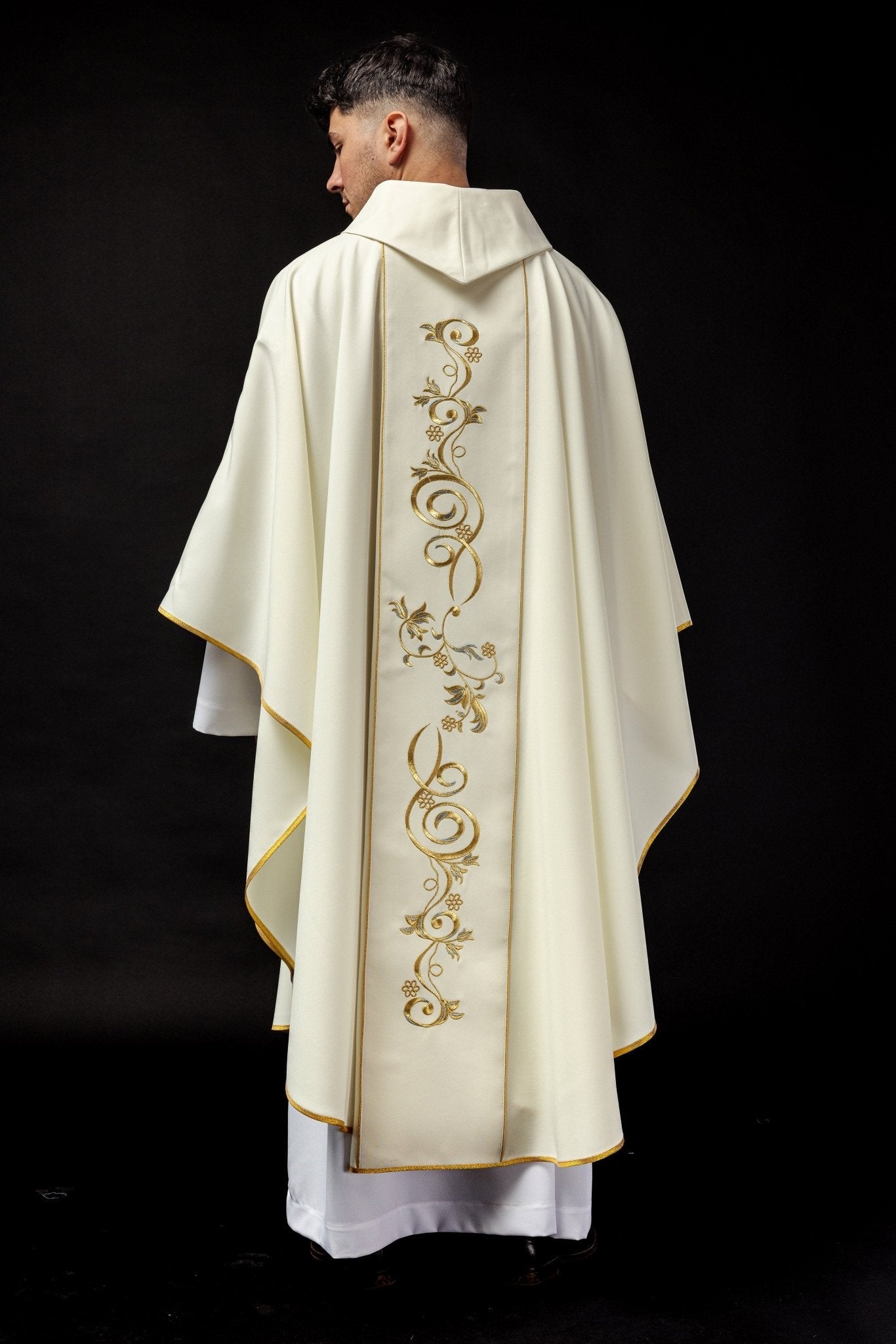 Embroidered chasuble with the image of St. Joseph KOW2/012/05/01 - HAFTINAUSA.COM