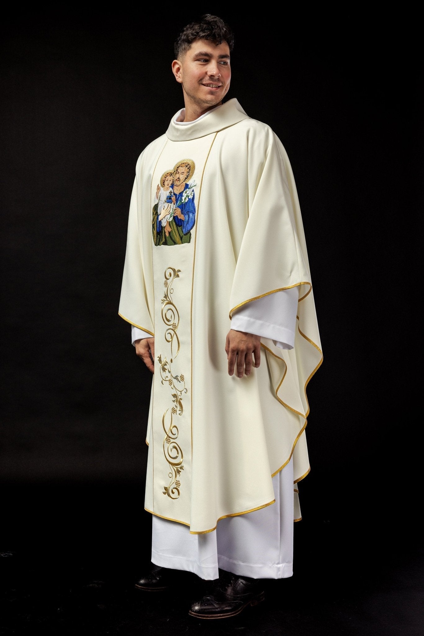 Embroidered chasuble with the image of St. Joseph KOW2/012/05/01 - HAFTINAUSA.COM