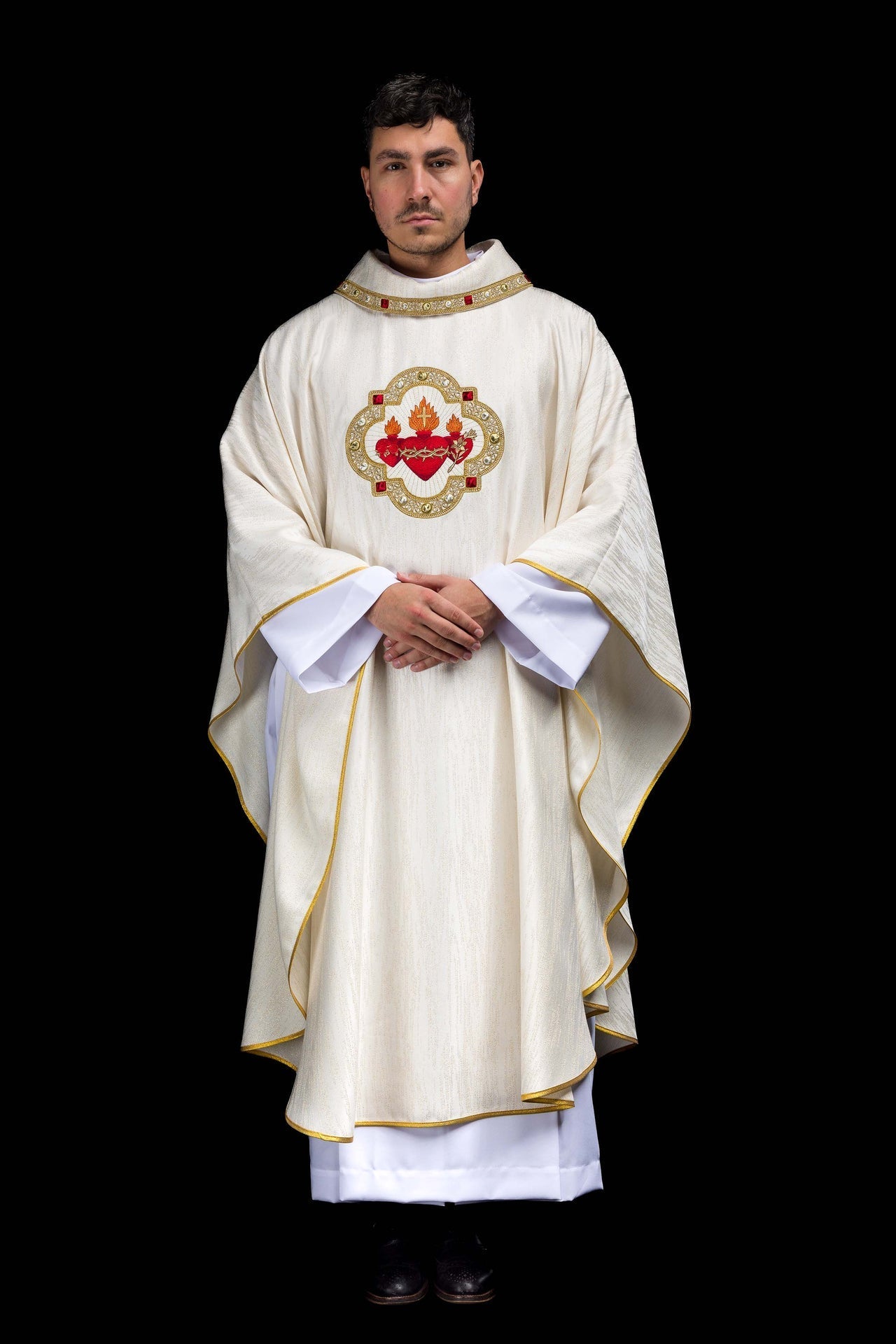 Embroidered chasuble with the image of the Three Hearts S-7077-05-99 - CHASUBLES.COM