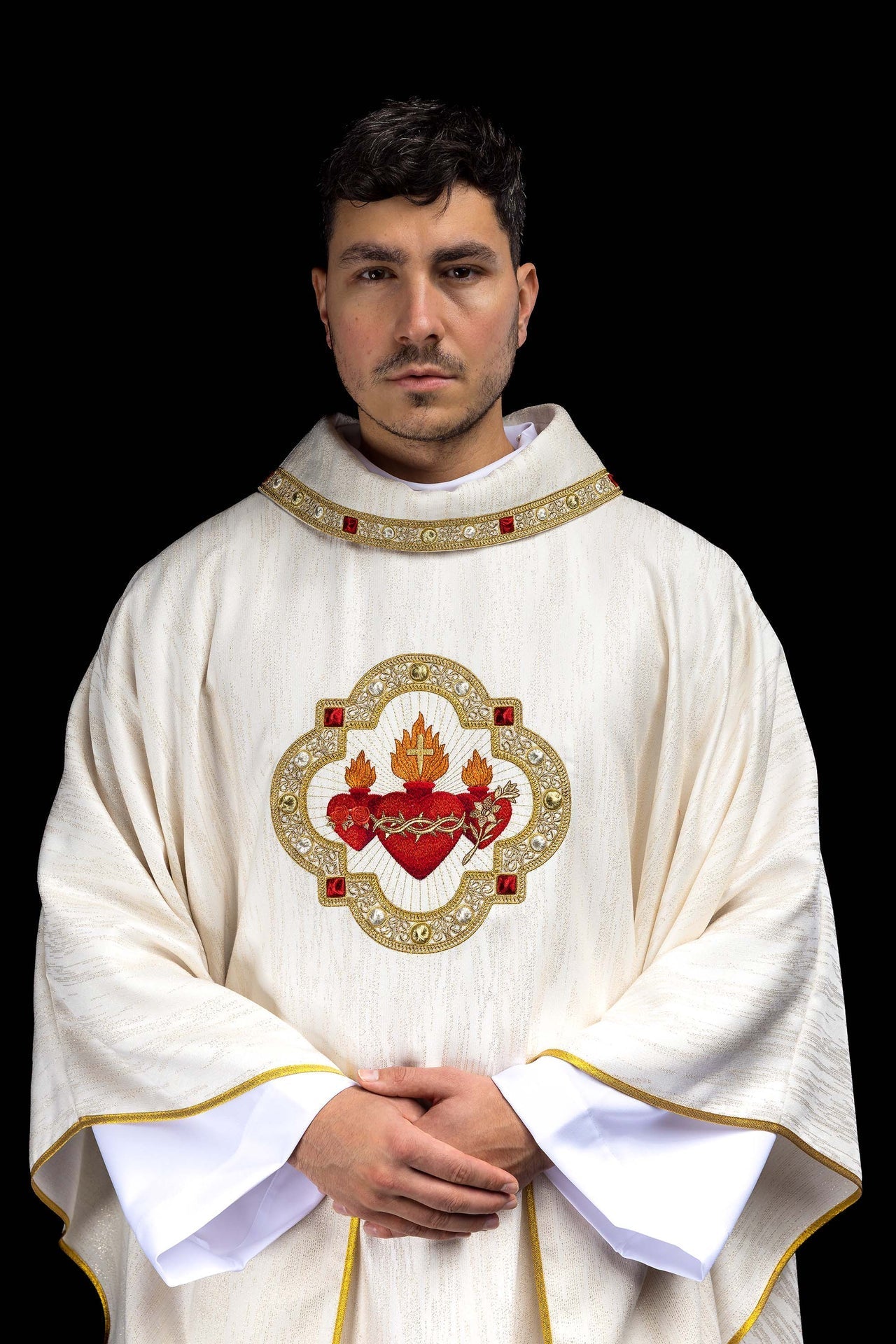 Embroidered chasuble with the image of the Three Hearts S-7077-05-99 - CHASUBLES.COM