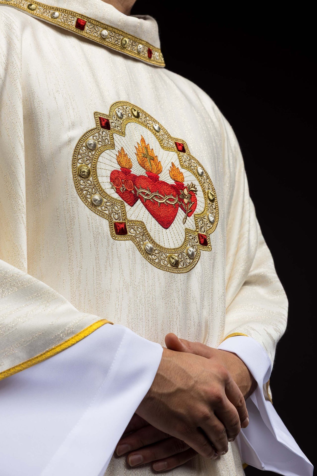 Embroidered chasuble with the image of the Three Hearts S-7077-05-99 - CHASUBLES.COM