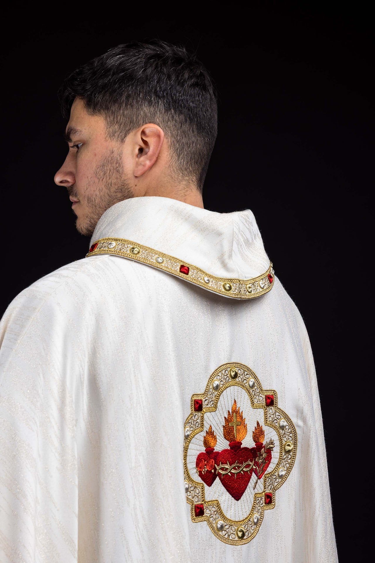 Embroidered chasuble with the image of the Three Hearts S-7077-05-99 - CHASUBLES.COM