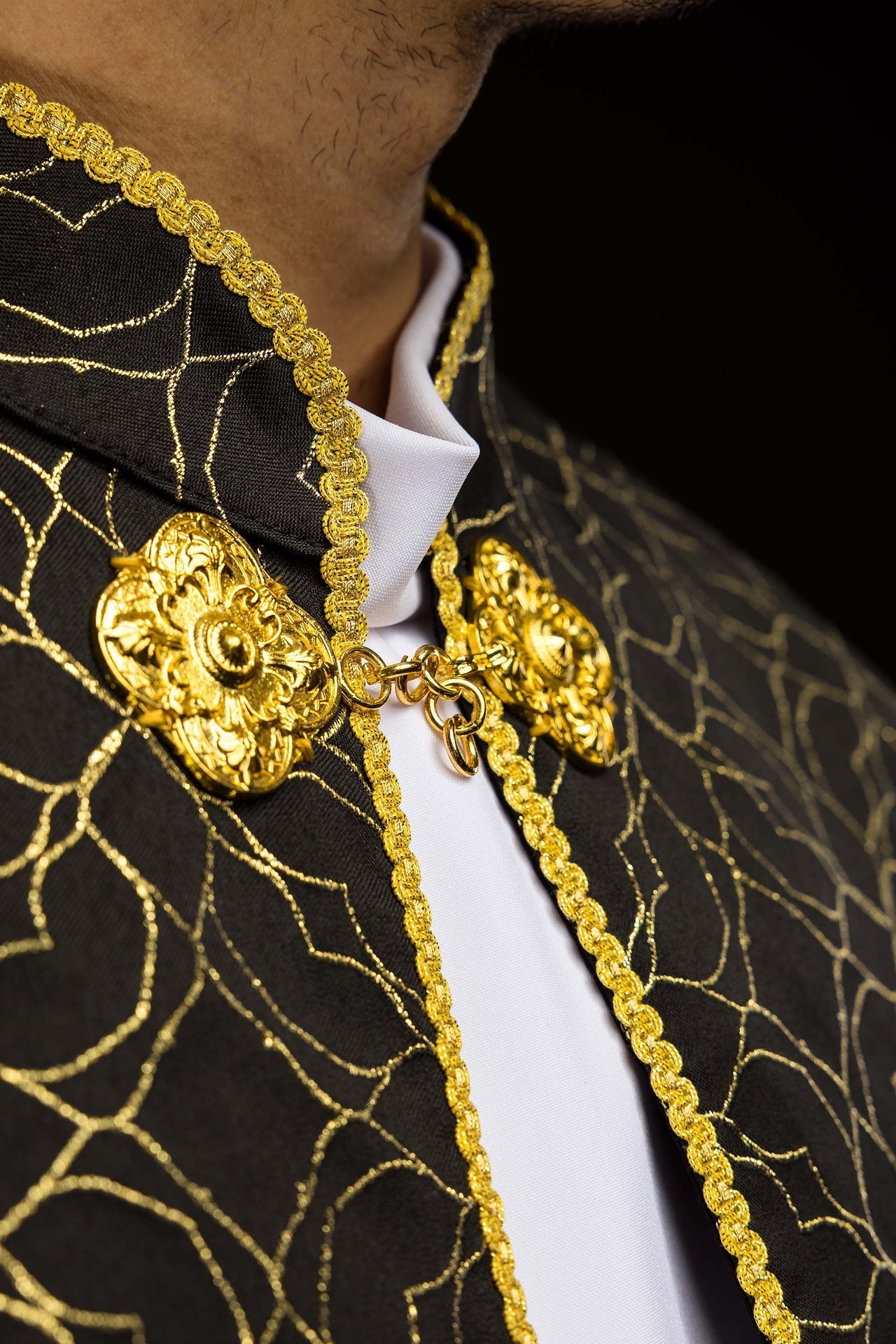Embroidered cope decorated with black jacquard fabric KKP/163/07/20 145cm - CHASUBLES.COM