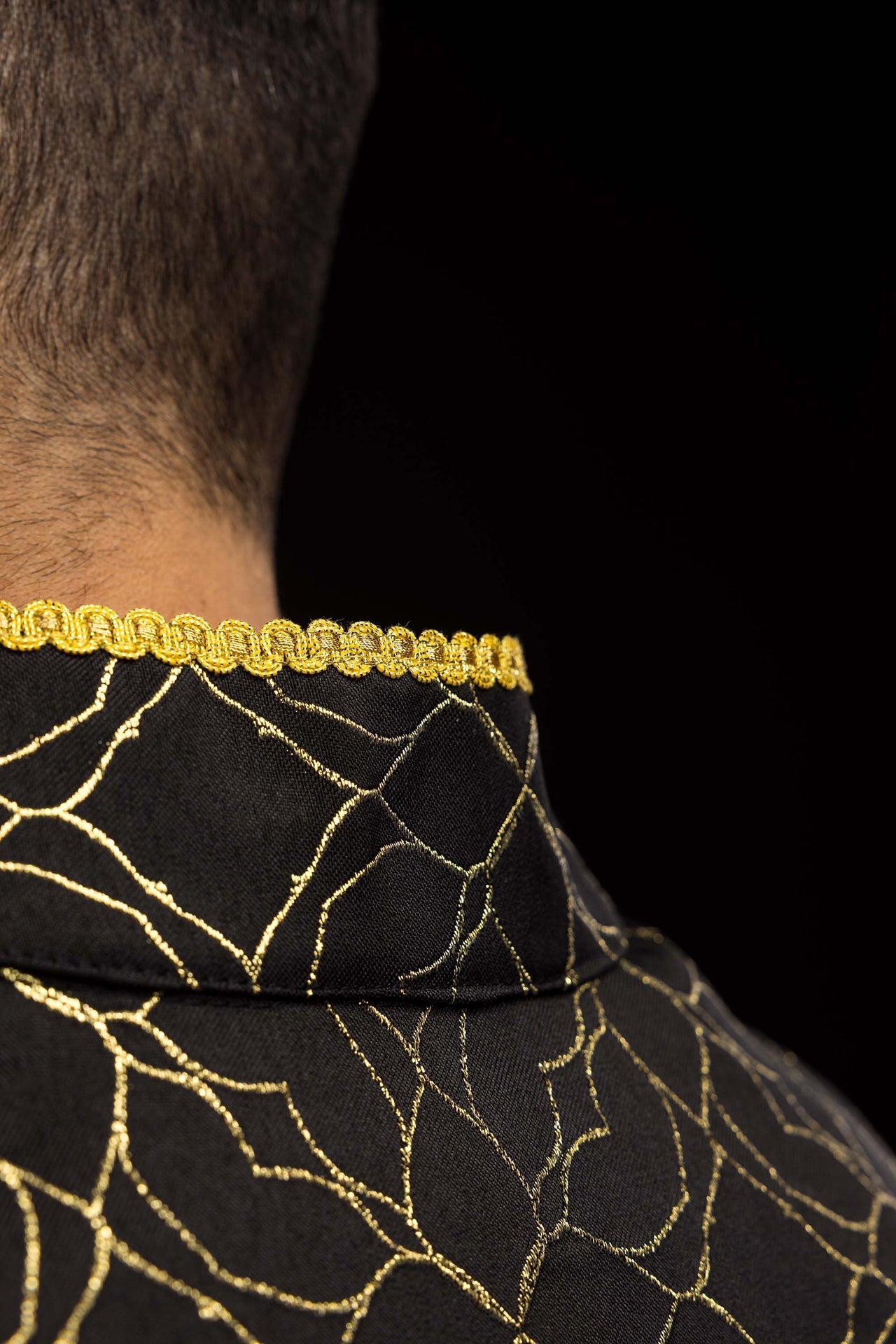 Embroidered cope decorated with black jacquard fabric KKP/163/07/20 145cm - CHASUBLES.COM