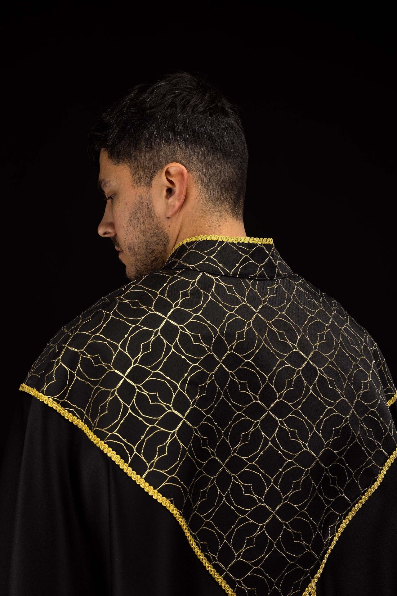 Embroidered cope decorated with black jacquard fabric KKP/163/07/20 145cm - CHASUBLES.COM