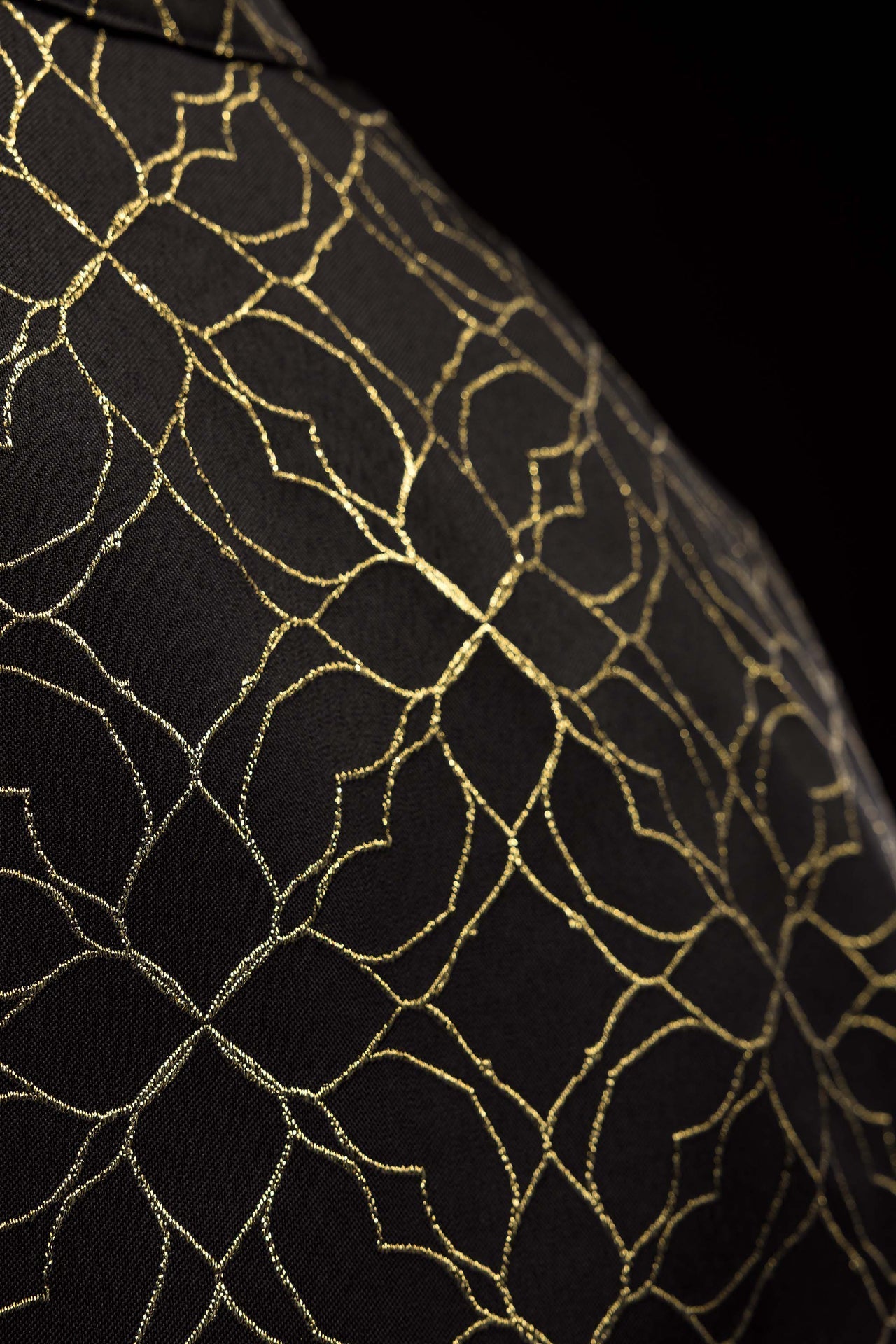 Embroidered cope decorated with black jacquard fabric KKP/163/07/20 145cm - CHASUBLES.COM