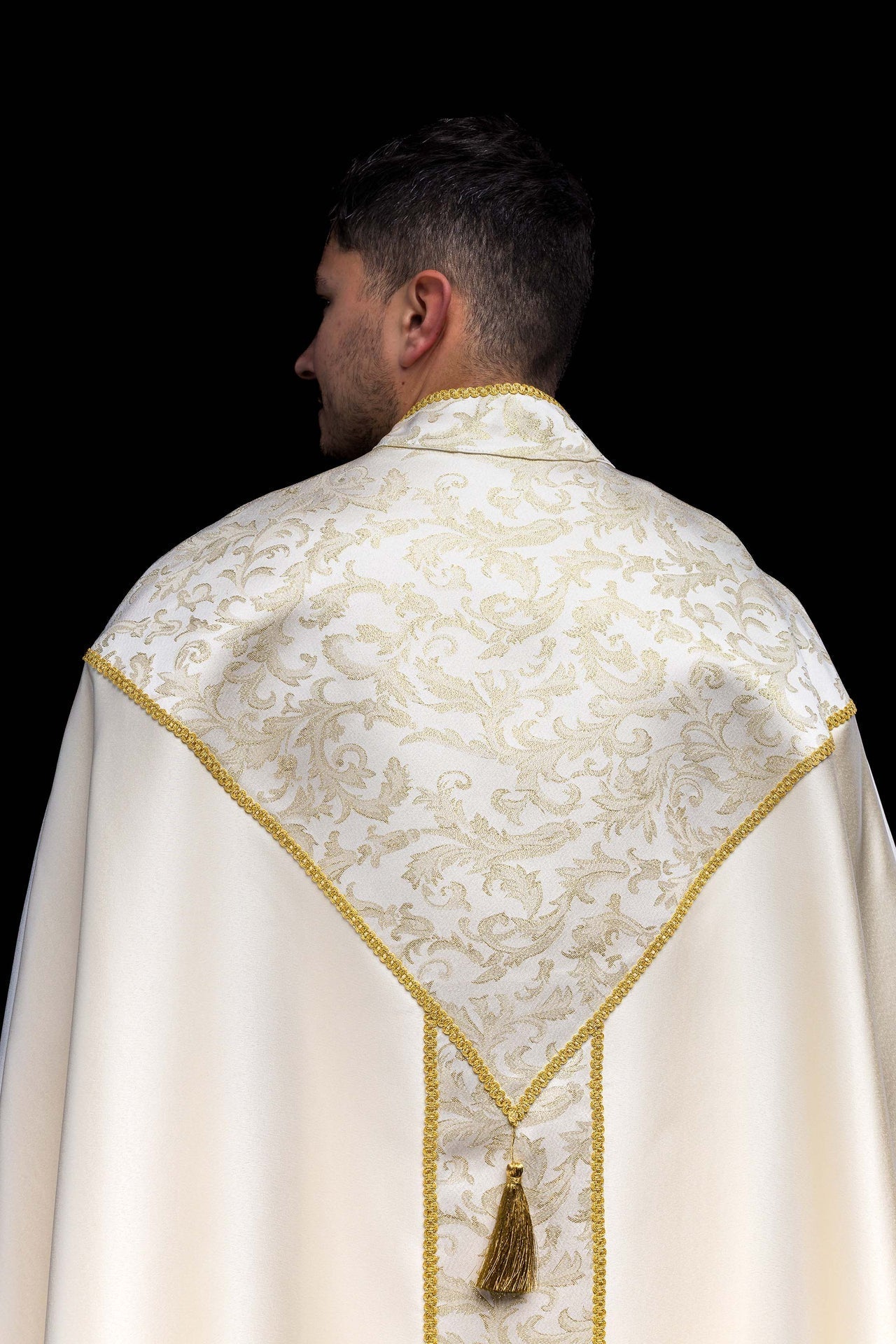 Embroidered cope decorated with ecru jacquard fabric KKP/162/05/20 145cm - CHASUBLES.COM