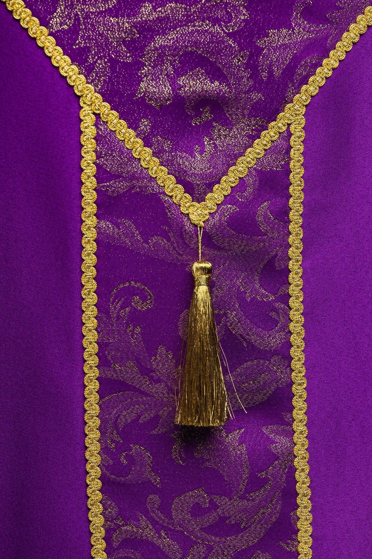 Embroidered cope decorated with purple jacquard fabric KKP/162/03/20 145cm - CHASUBLES.COM