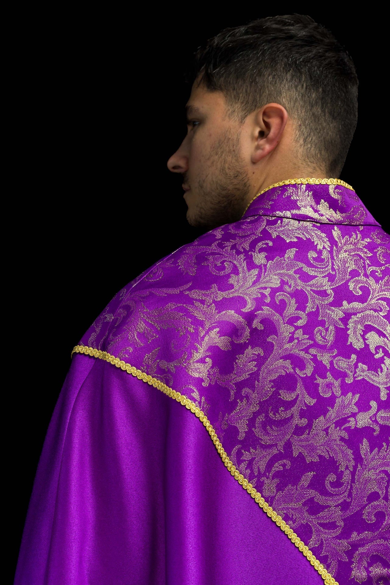 Embroidered cope decorated with purple jacquard fabric KKP/162/03/20 145cm - CHASUBLES.COM