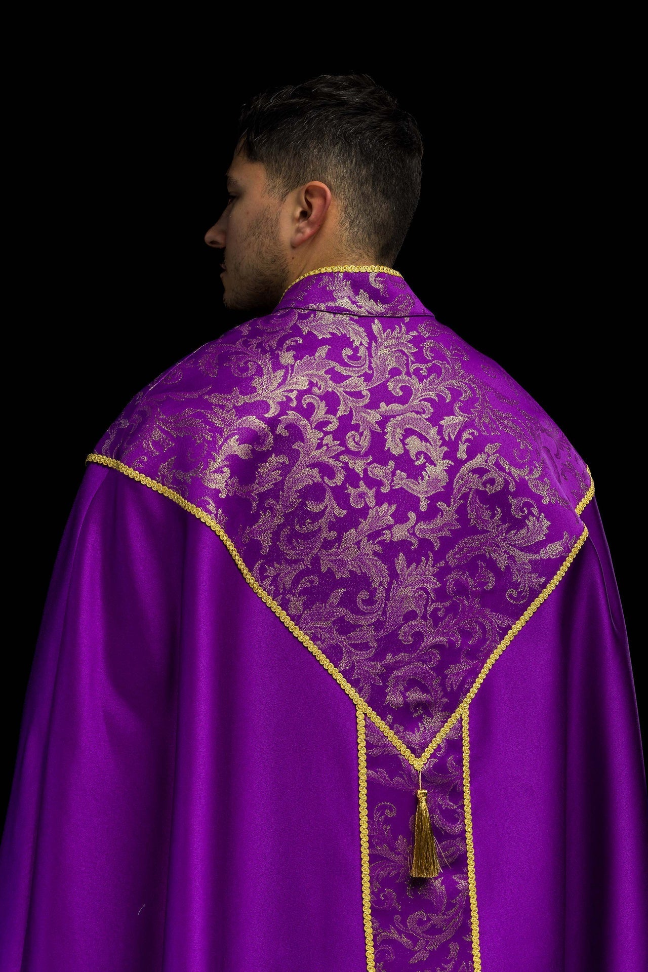 Embroidered cope decorated with purple jacquard fabric KKP/162/03/20 145cm - CHASUBLES.COM