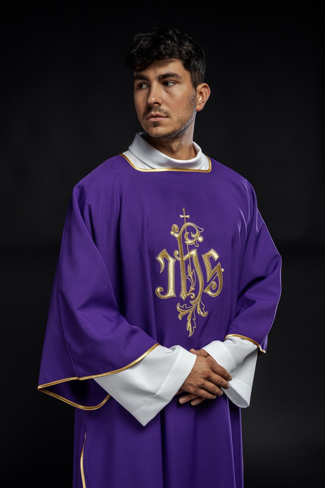 Embroidered dalmatic chasuble with IHS KDL/032/03/12/D - HAFTINAUSA.COM