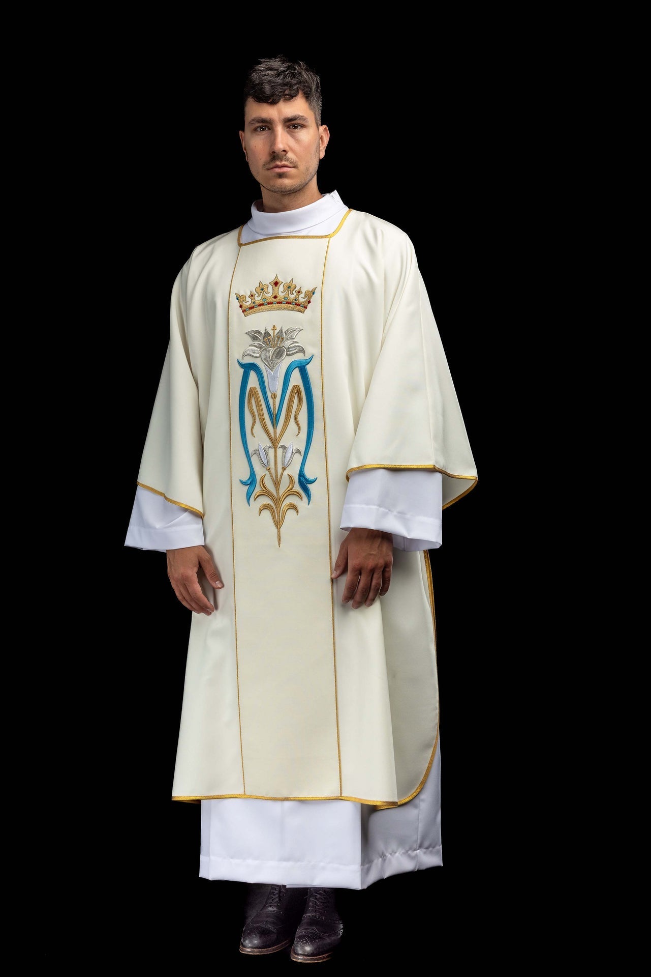 Embroidered ecru dalmatic with a Marian symbol KDL/058/05/01/A ECRU - CHASUBLES.COM