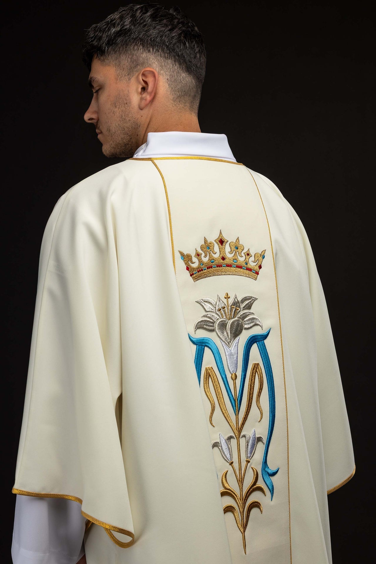 Embroidered ecru dalmatic with a Marian symbol KDL/058/05/01/A ECRU - CHASUBLES.COM