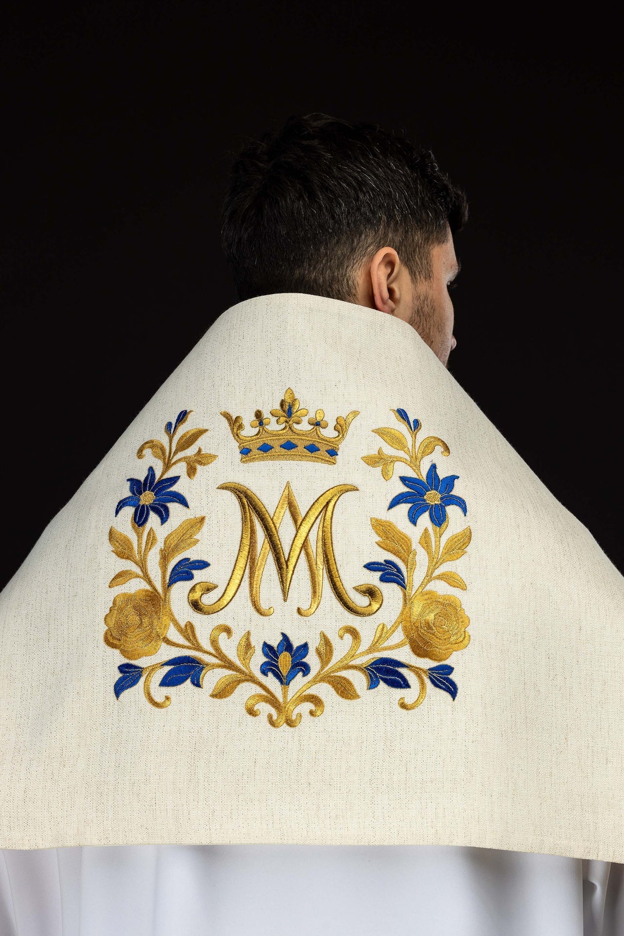 Embroidered humeral veil with a Marian symbol LE/4045/05 - CHASUBLES.COM