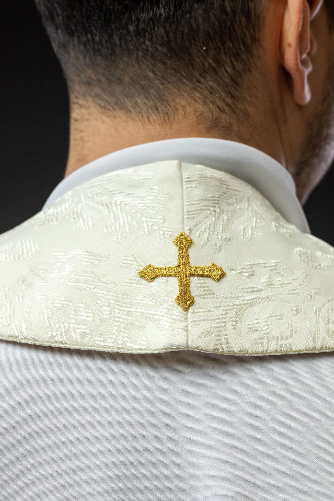 Embroidered jacquard stole with cross motifs ecru S - 2054 - 05 - 67 - HAFTINAUSA.COM