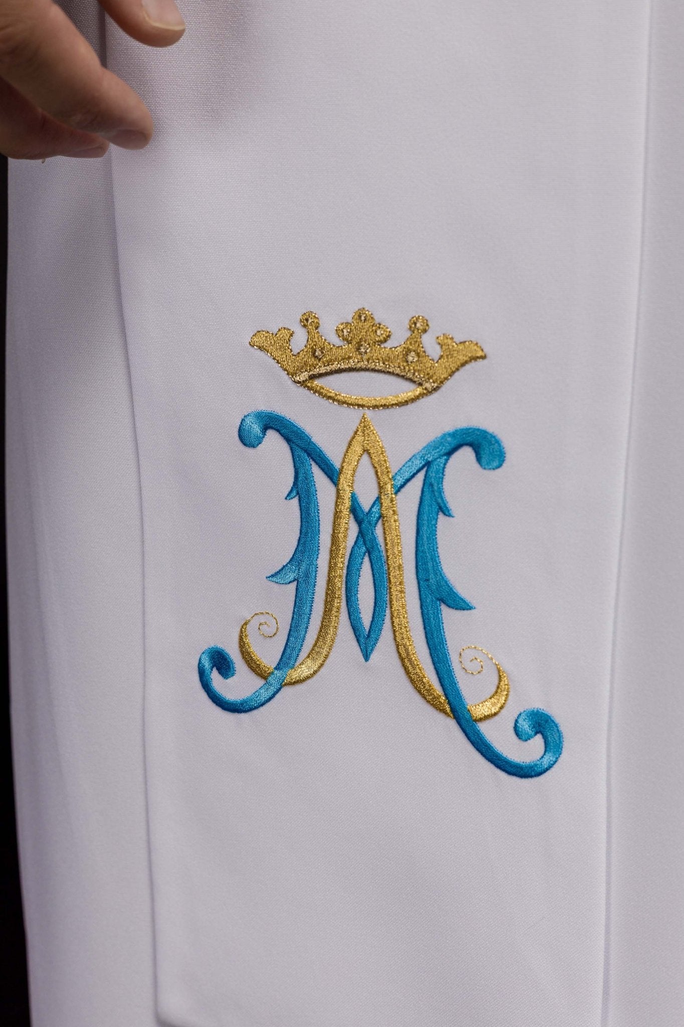 Embroidered Marian priestly stole in white KST/061/04/01 BIAŁY - HAFTINAUSA.COM