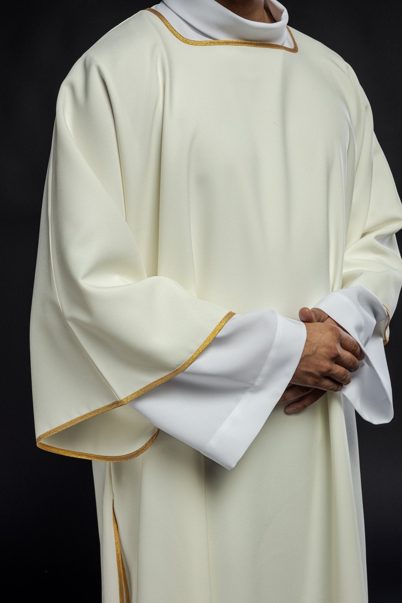 Embroidered plain dalmatics with gold trim ecru KDL/1002/05/12/D - HAFTINAUSA.COM