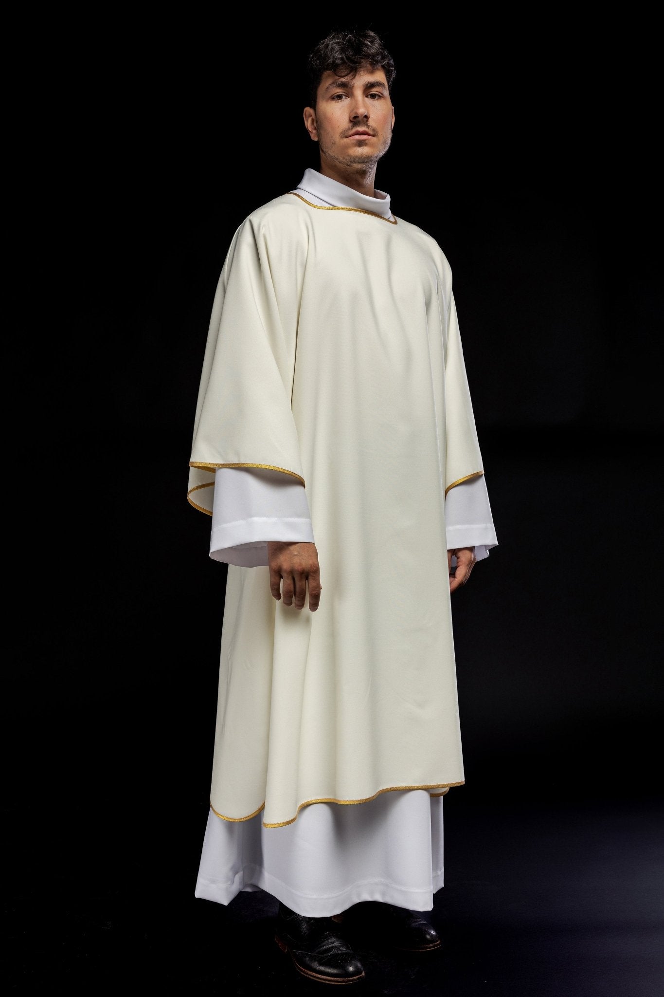 Embroidered plain dalmatics with gold trim ecru KDL/1002/05/12/D - HAFTINAUSA.COM
