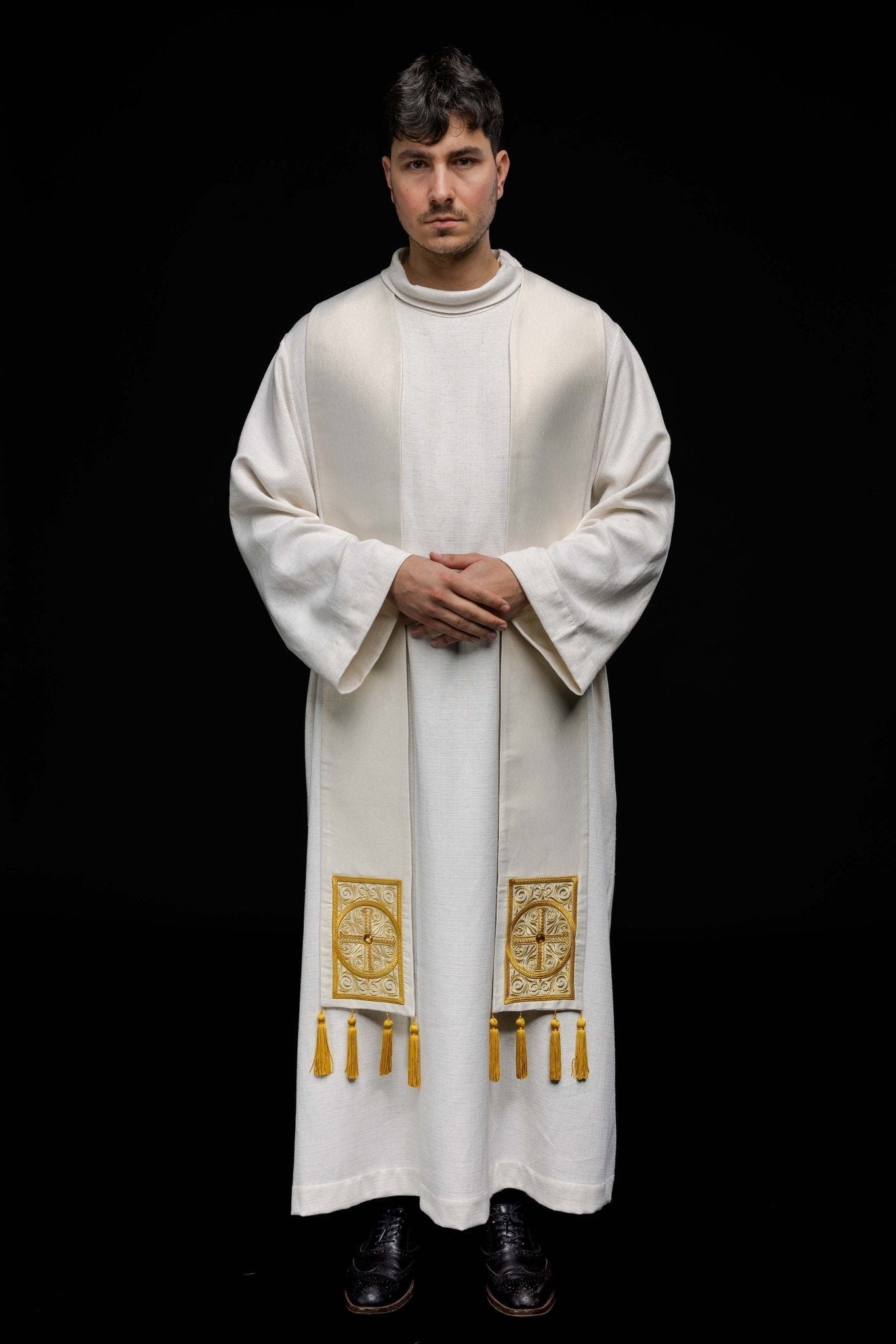 Embroidered priestly stole adorned with tassels in ecru LE/2012/05 - HAFTINAUSA.COM