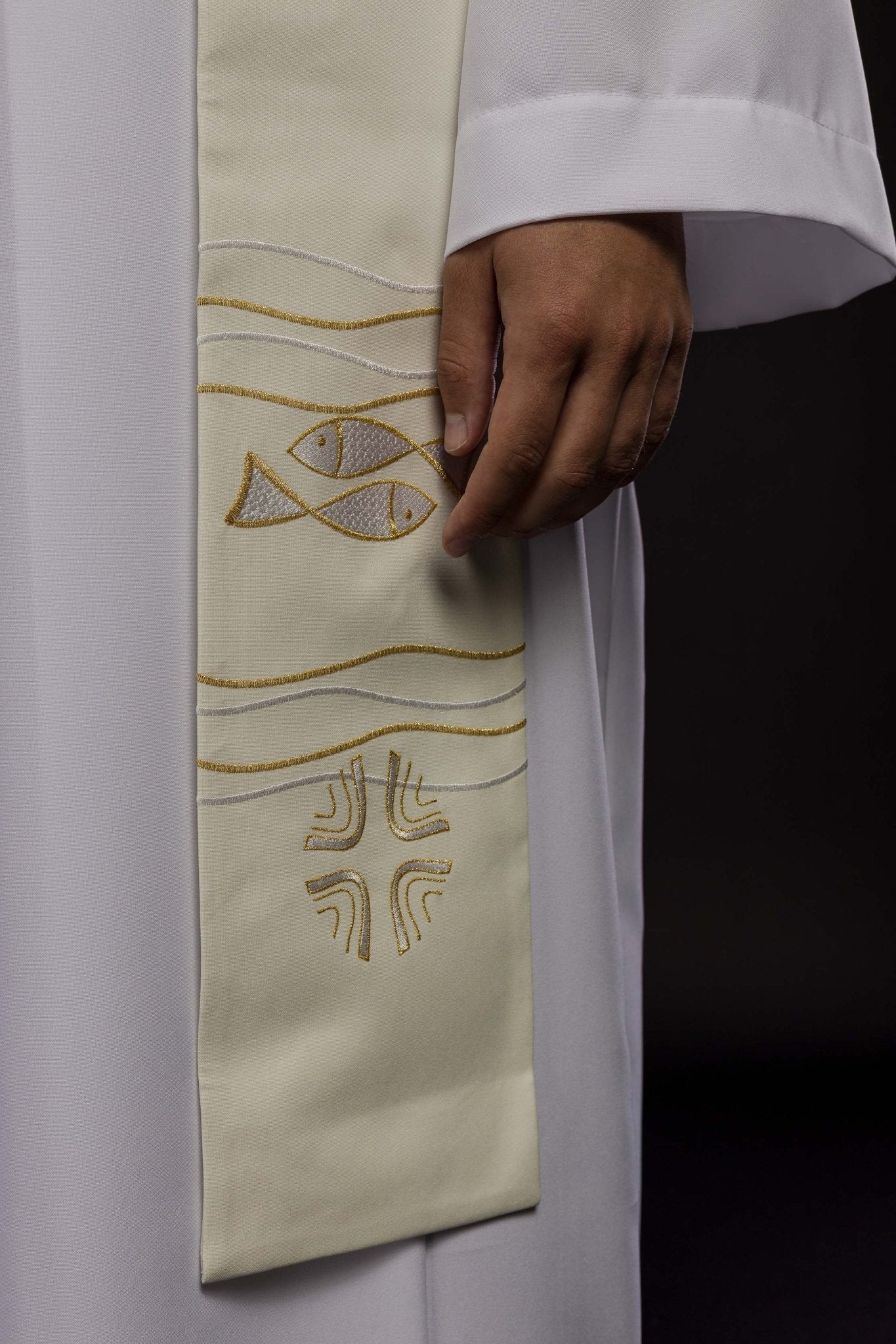 Embroidered priestly stole with Fish motif in ecru KST/022/05/01 ECRU - HAFTINAUSA.COM