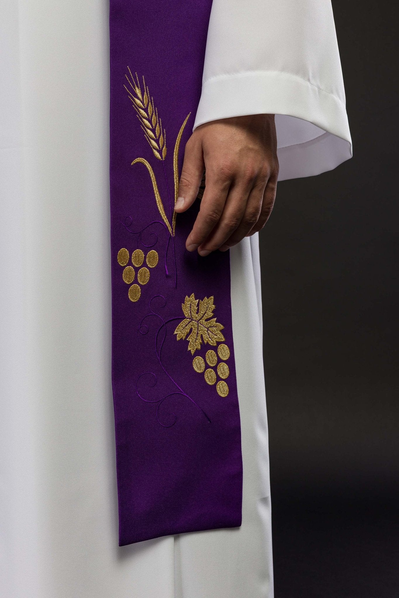 Embroidered priestly stole with grape and wheat motif in purple KST/003/03/01 FIOLET - HAFTINAUSA.COM