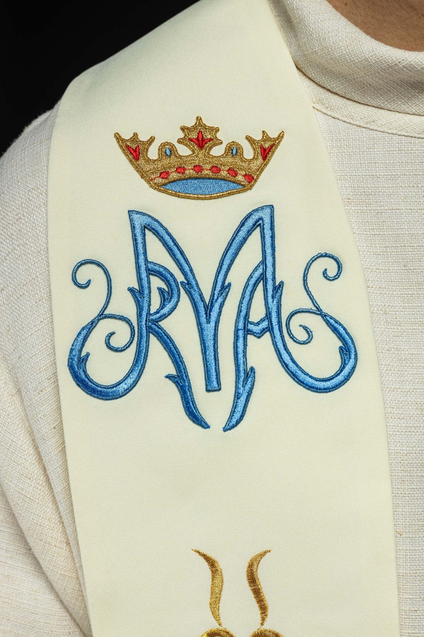 Embroidered priestly stole with Marian motif and crown in ecru KST/040/05/01 ECRU - HAFTINAUSA.COM