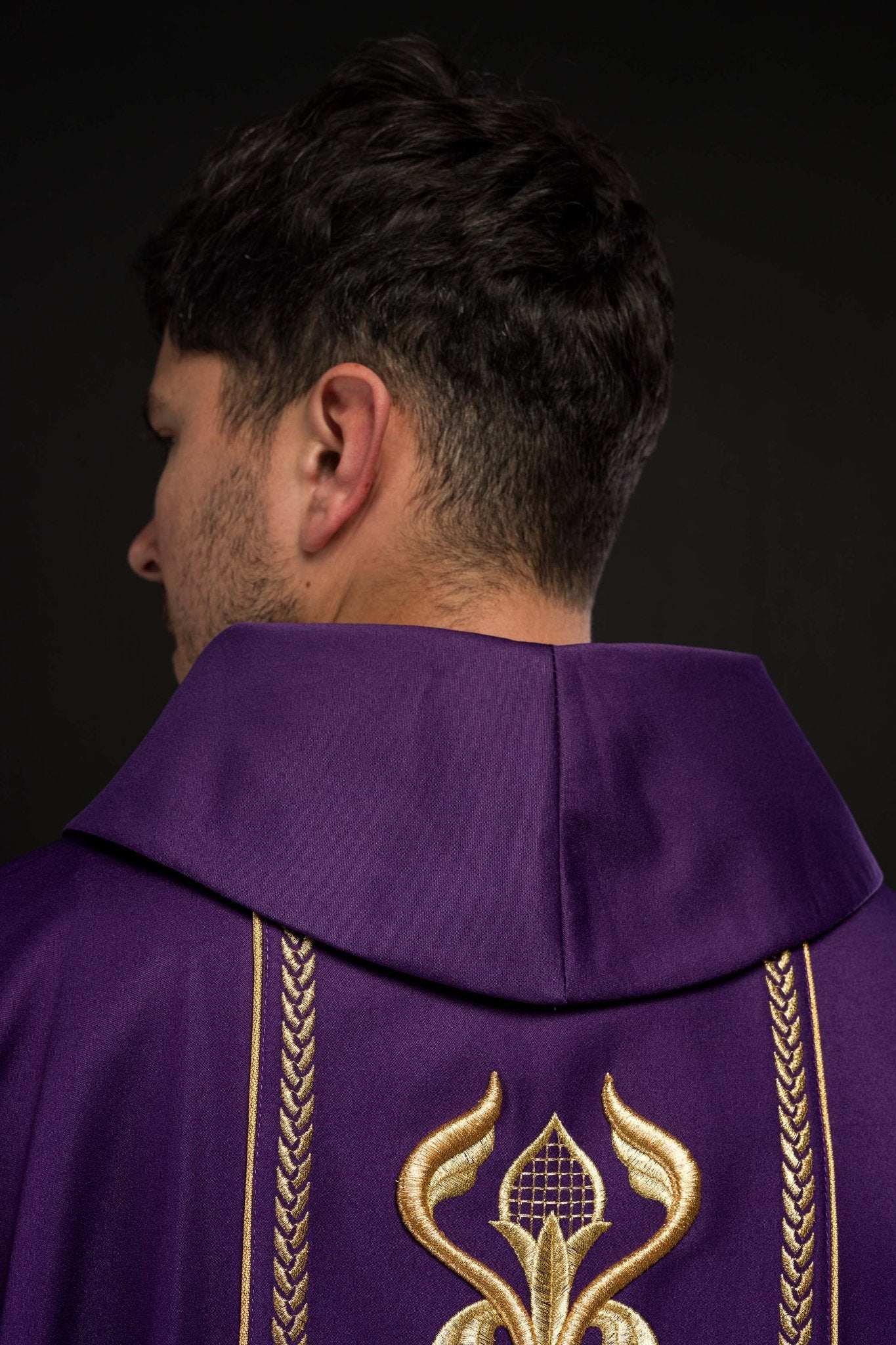 Embroidered purple chasuble with decorative band KOR/267/03/53 - CHASUBLES.COM