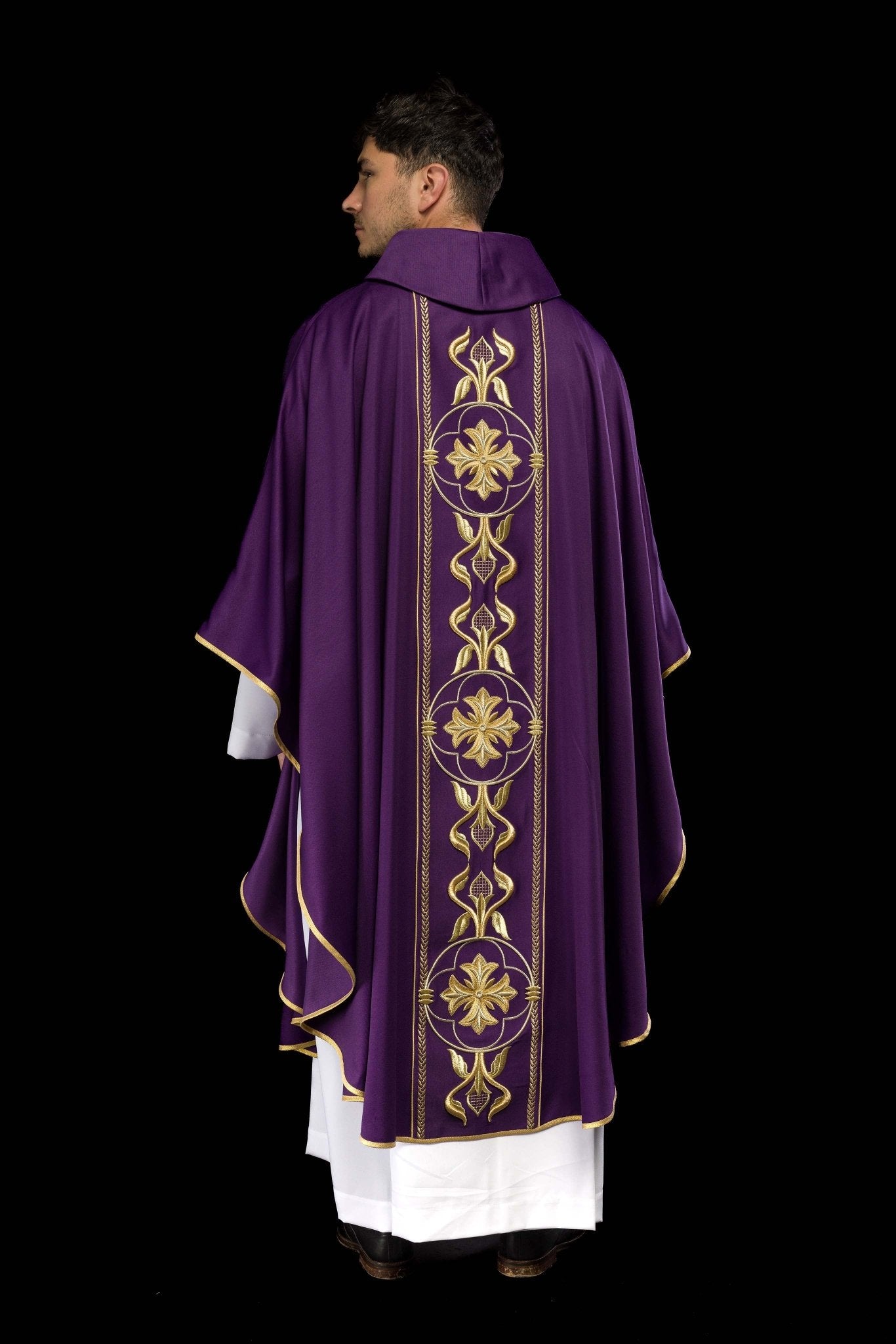 Embroidered purple chasuble with decorative band KOR/267/03/53 - CHASUBLES.COM