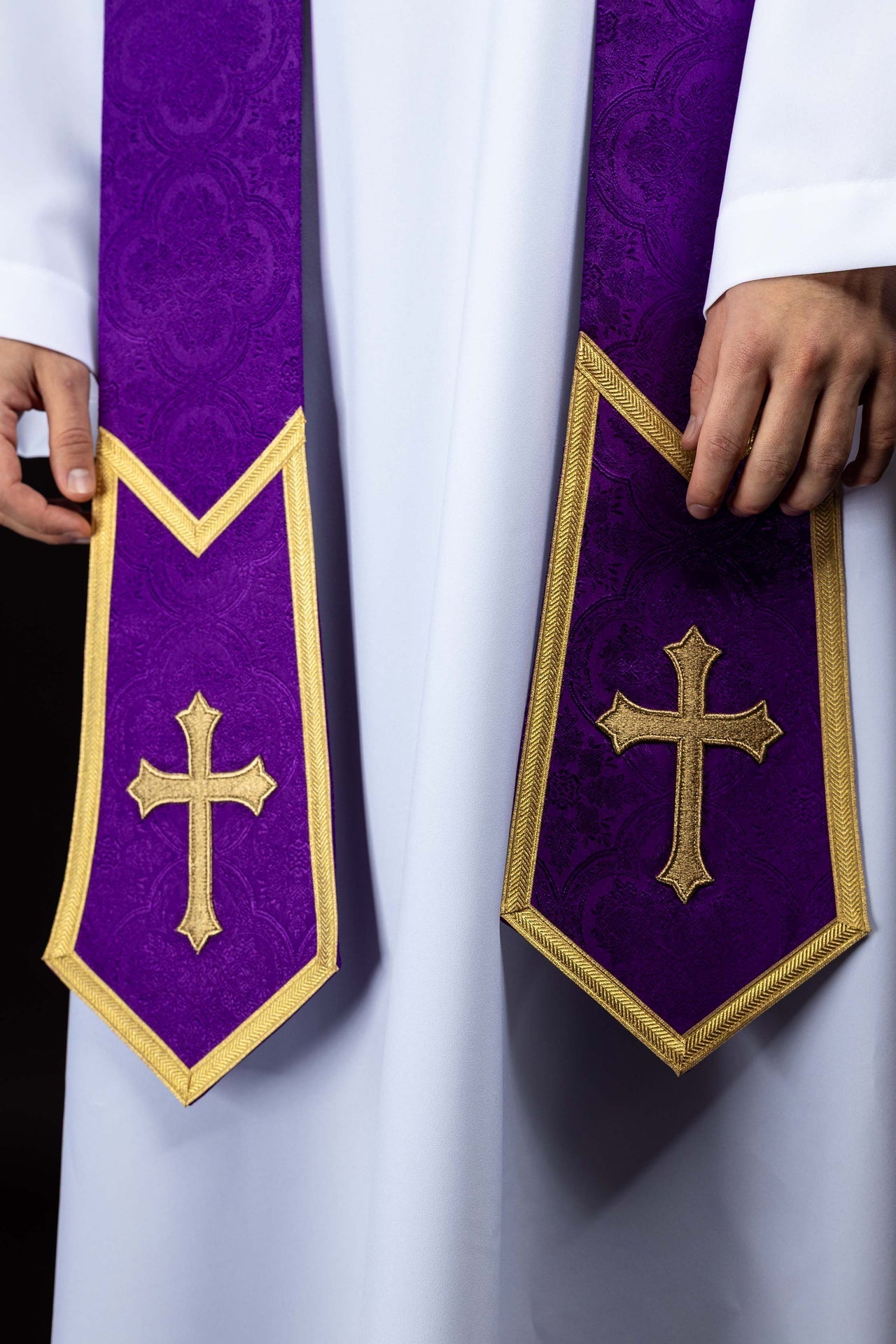 Embroidered stole with a Cross motif purple jacquard fabric KST/639/03/11 - CHASUBLES.COM