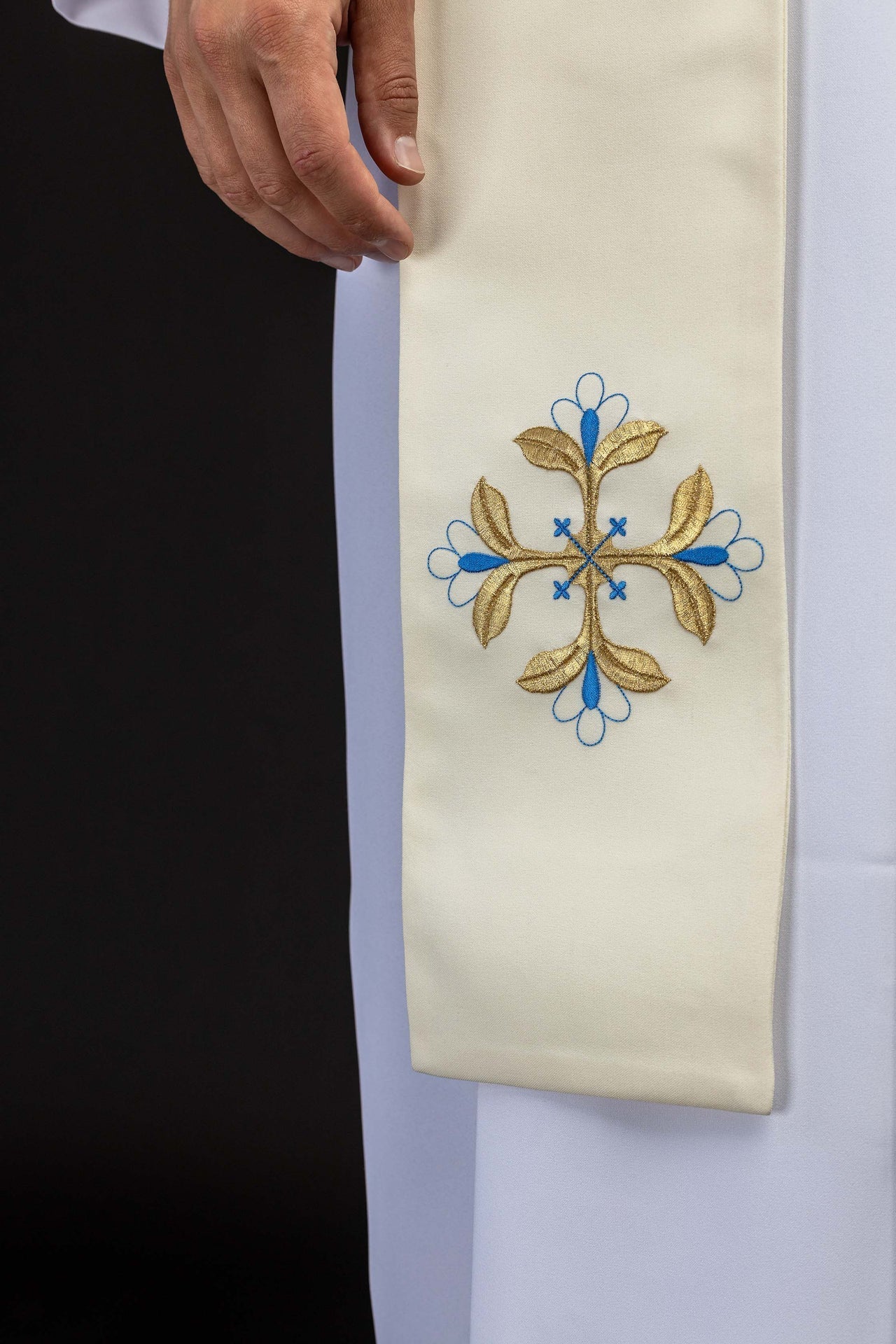 Embroidered stole with the image of Our Lady of Fatima KSW2/014/05/01 - CHASUBLES.COM