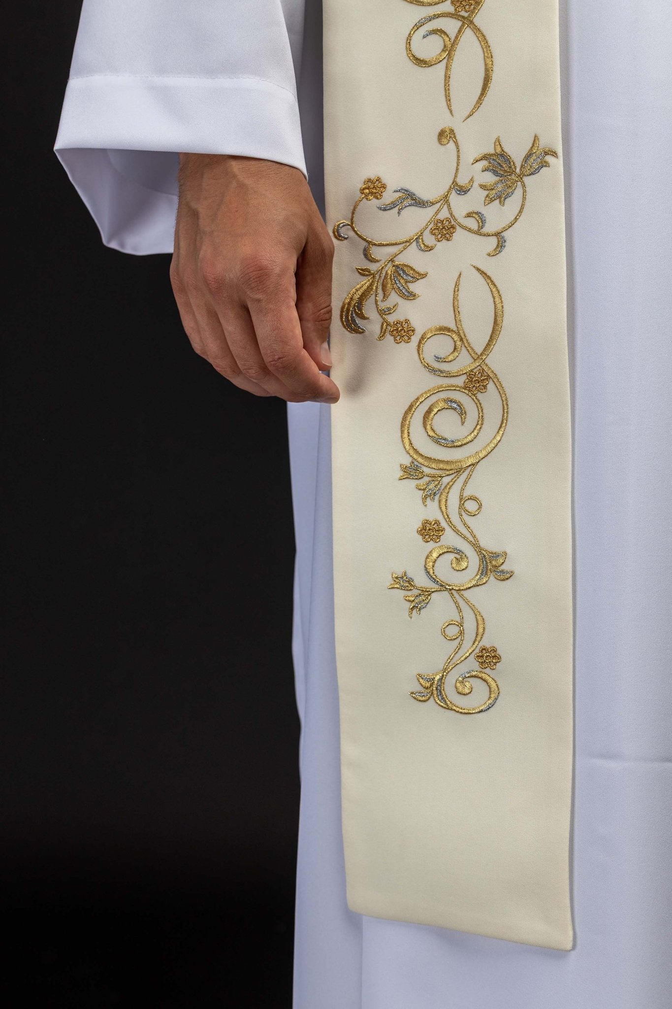 Embroidered stole with the image of Our Lady of Fatima KSW2/012/05/01 - CHASUBLES.COM
