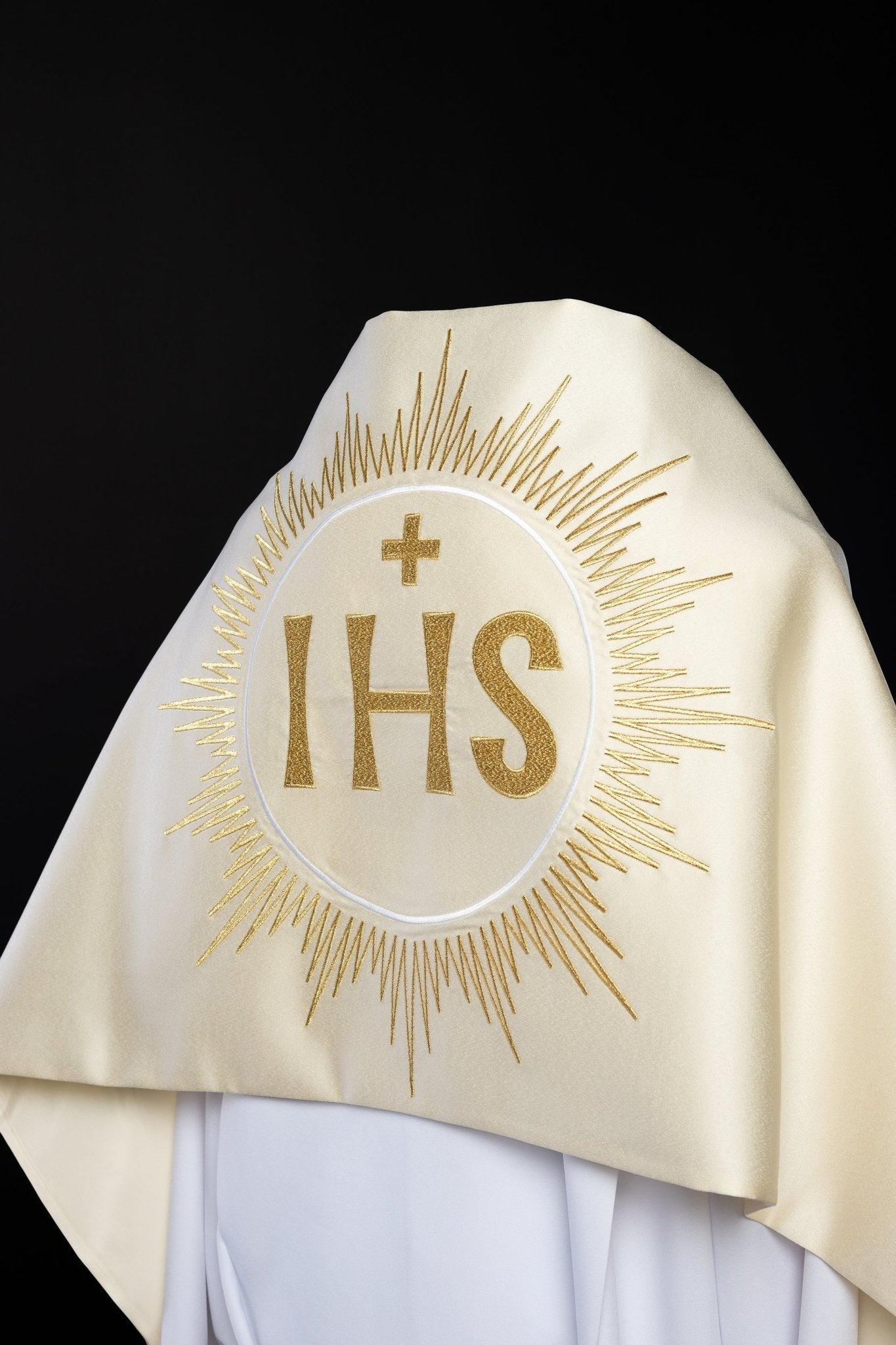 Embroidered veil with the IHS motif in ecru KWL/033/05/20 50*270 ECRU SAT - HAFTINAUSA.COM