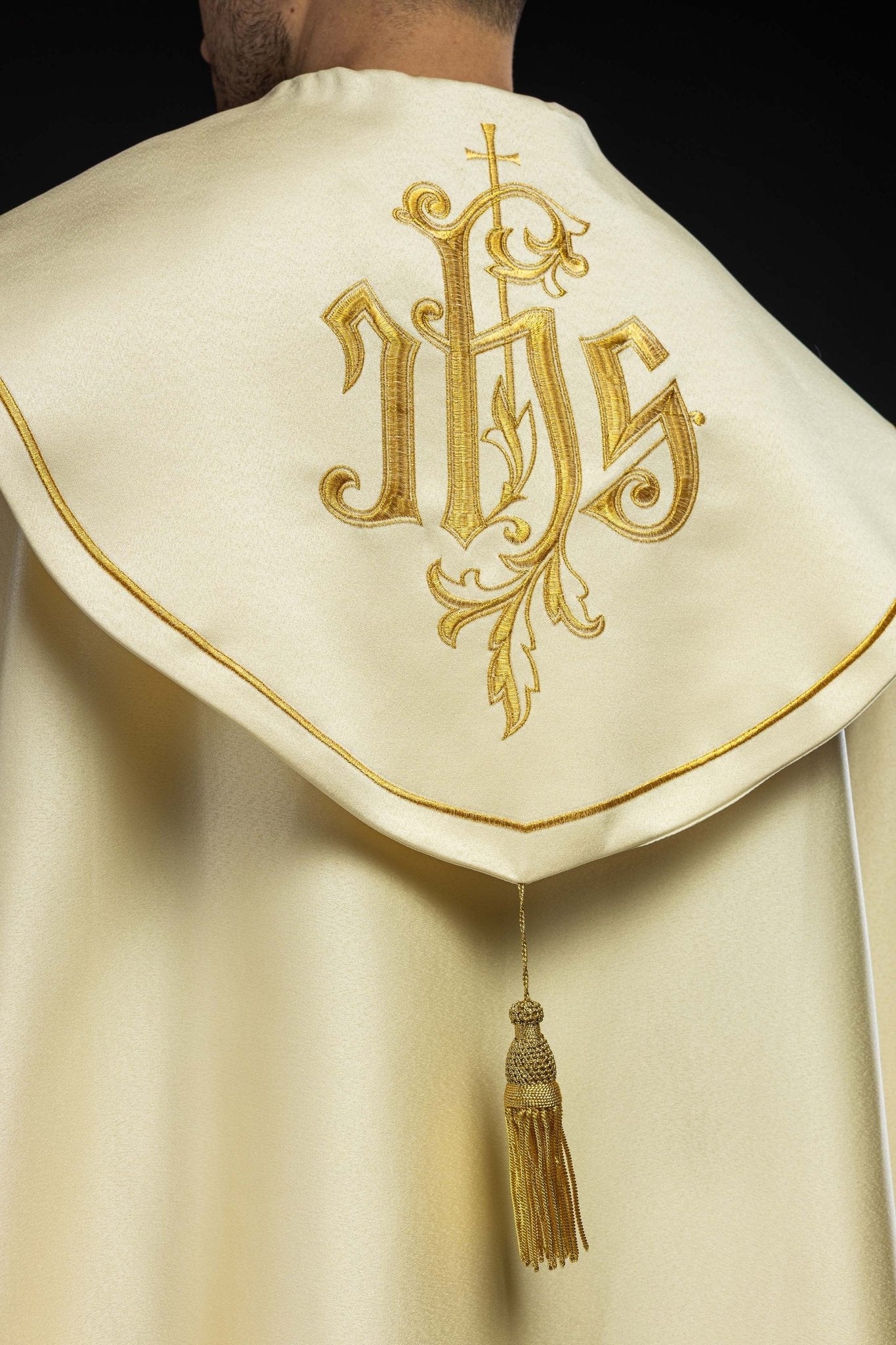 Eucharistic cope with monogram IHS KKP/023/05/20 ECRU SAT. POMPON 145cm - HAFTINAUSA.COM